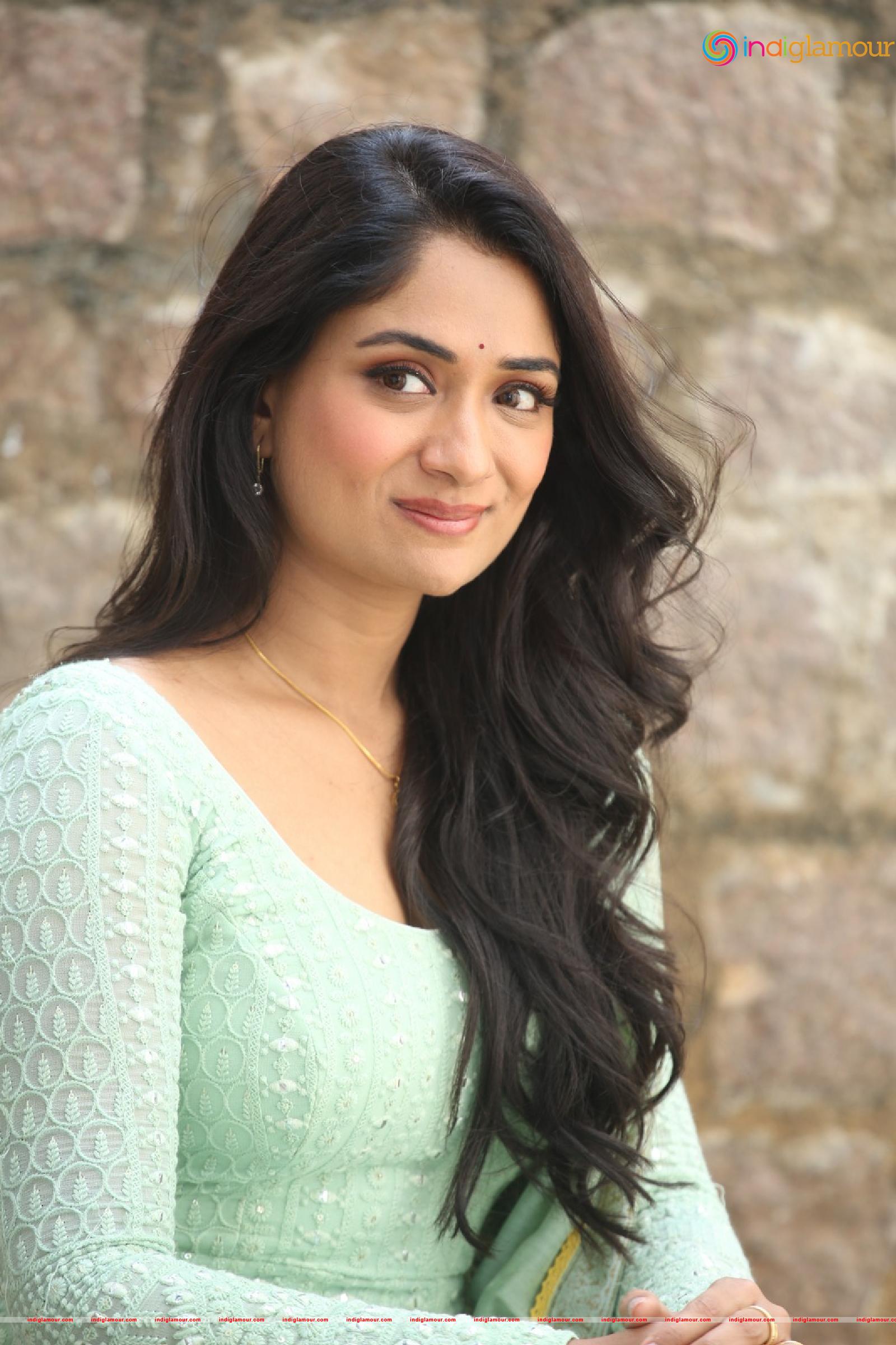 Sandhya Raju Actress hd photo