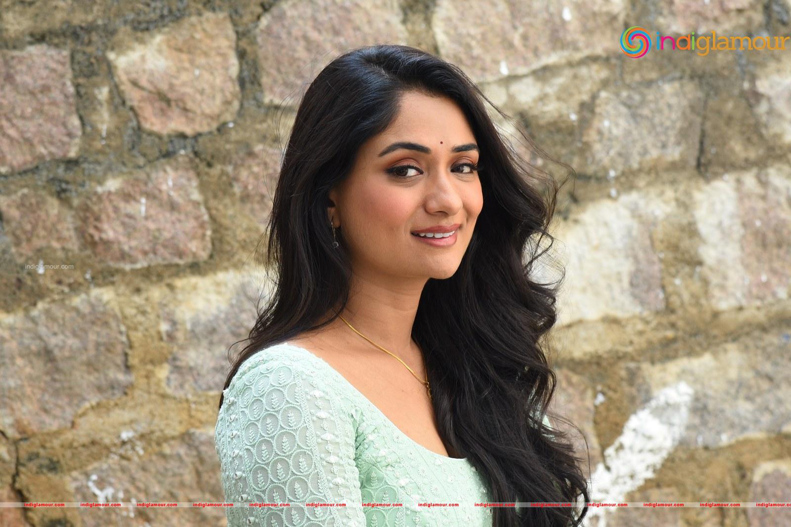 Sandhya Raju Actress hd photo