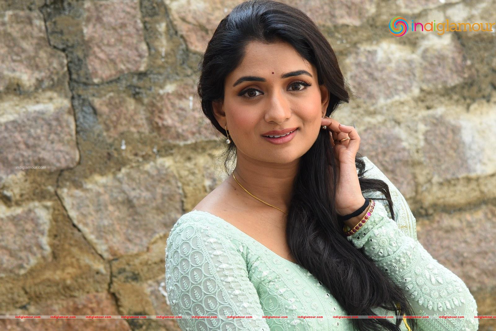Sandhya Raju Actress hd photo