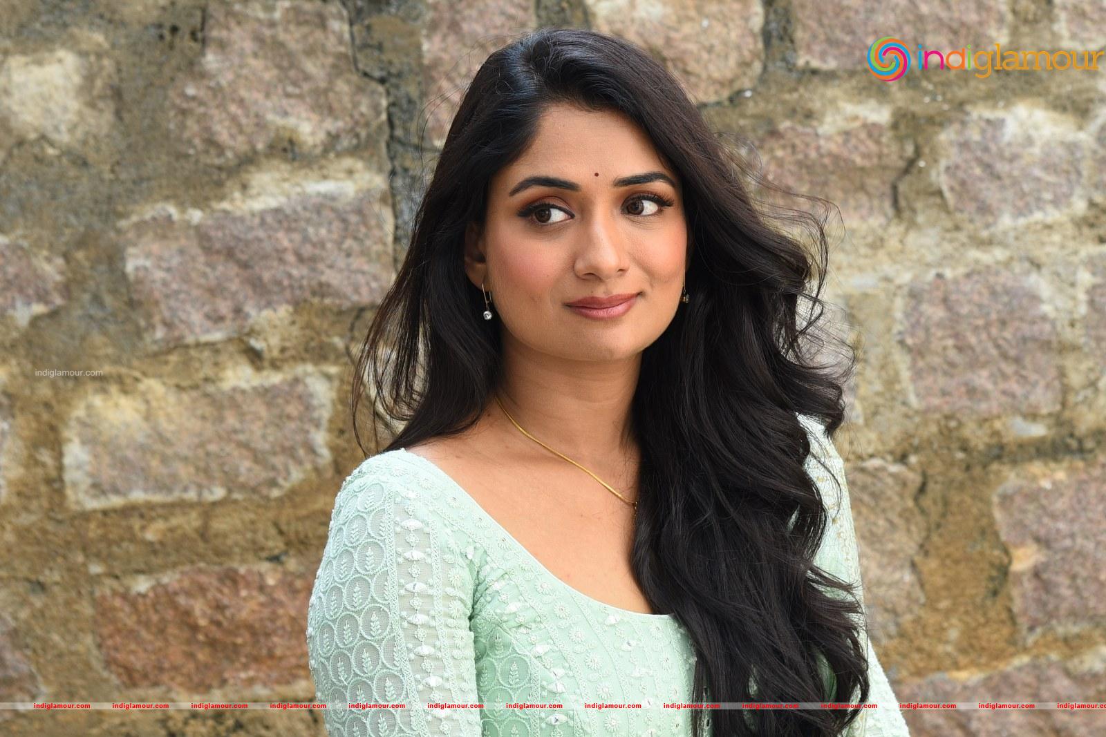 Sandhya Raju Actress hd photo