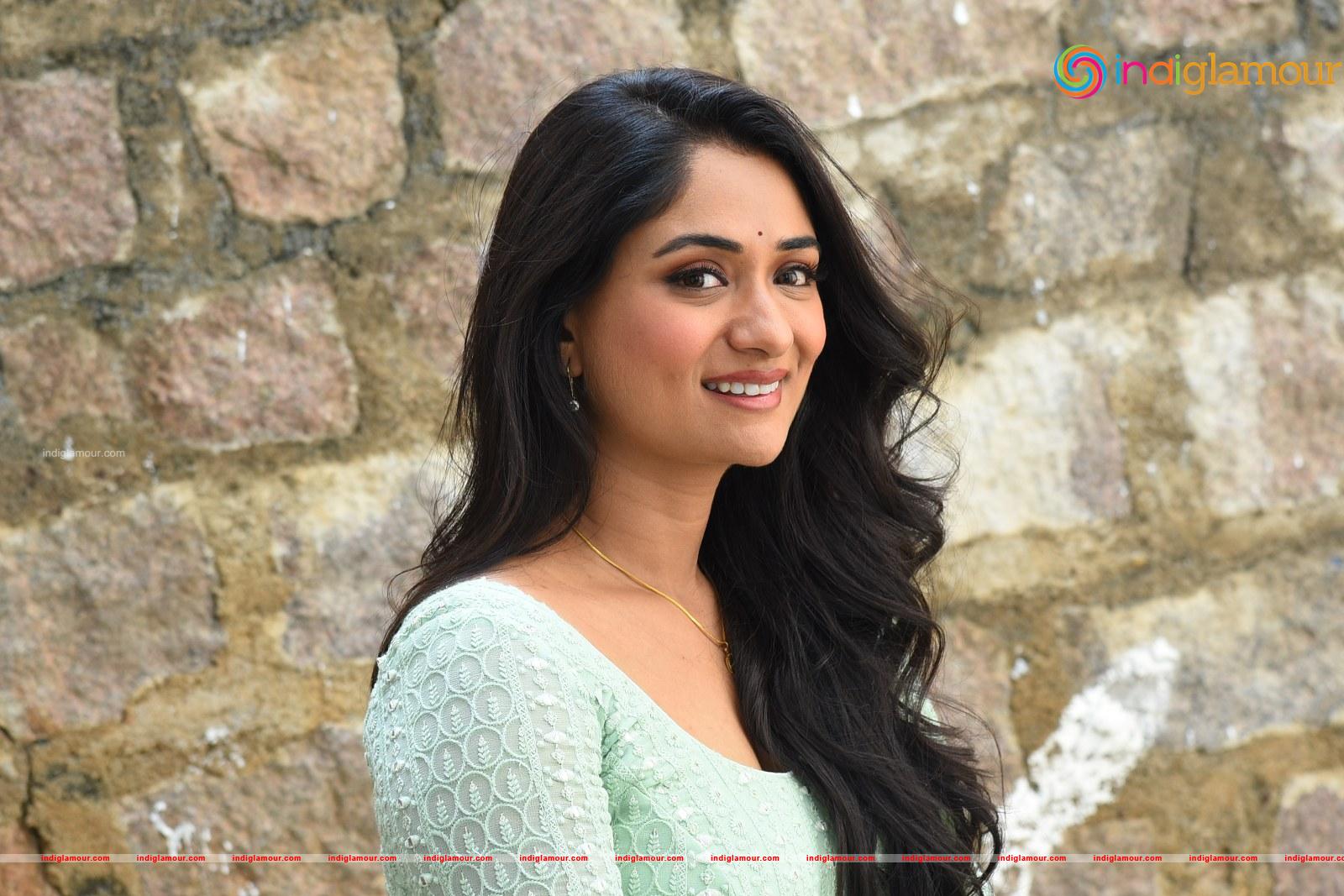 Sandhya Raju Actress hd photo