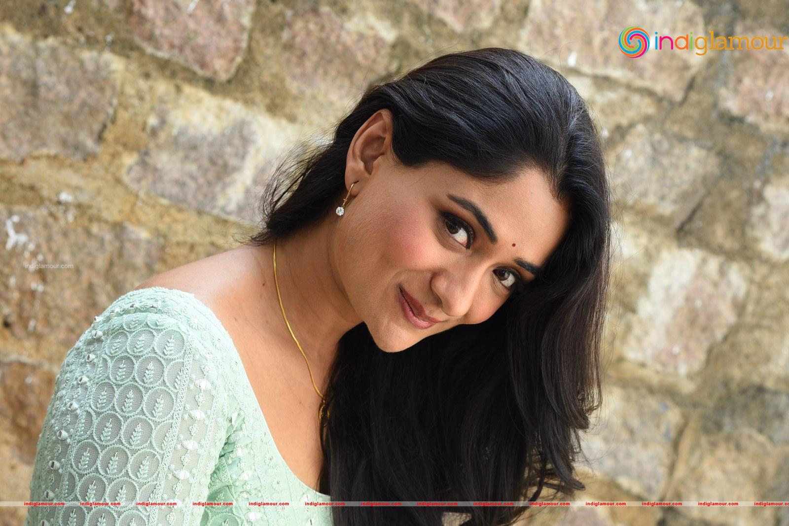 Sandhya Raju Actress hd photo