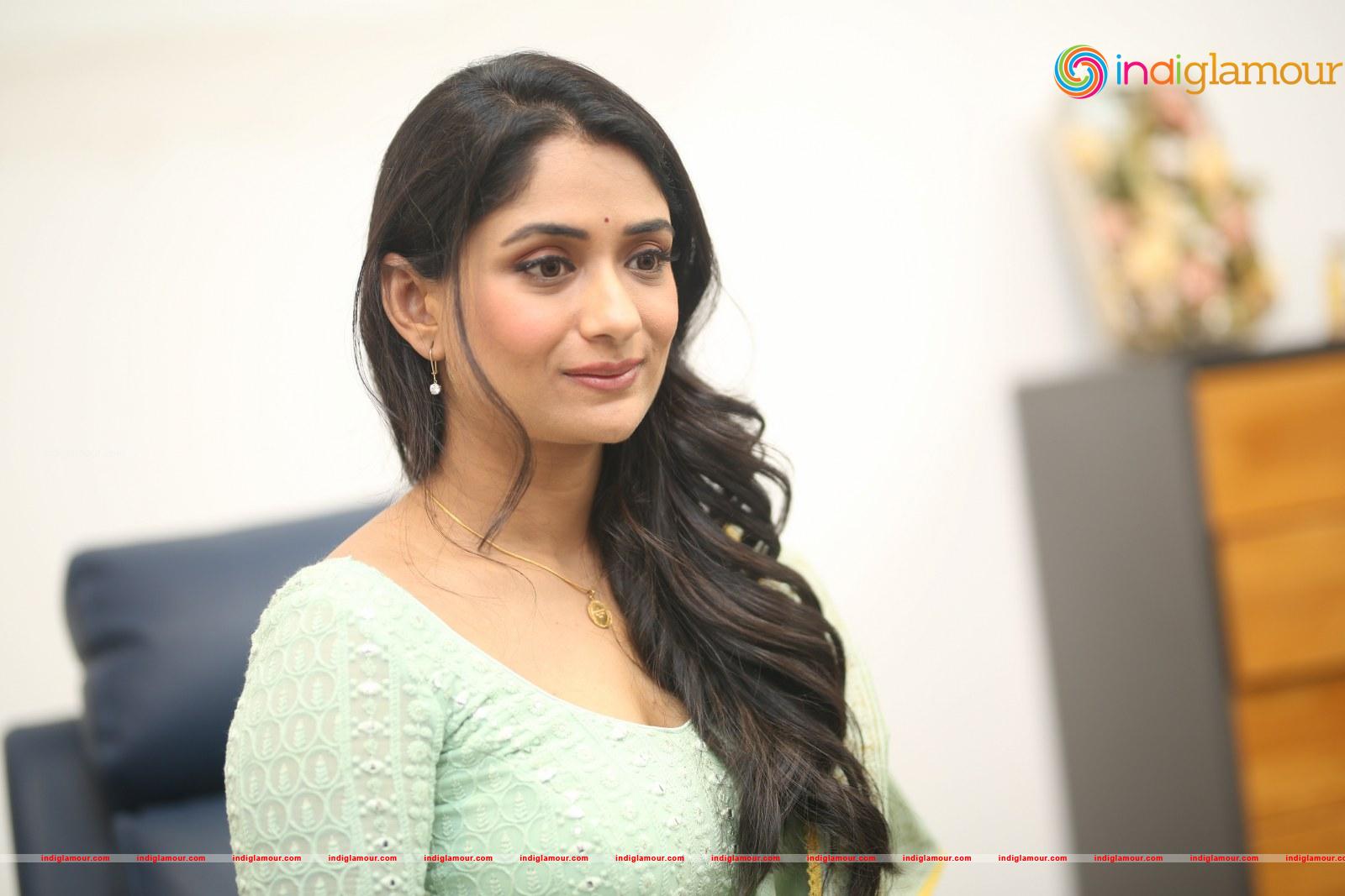 Sandhya Raju Actress hd photo