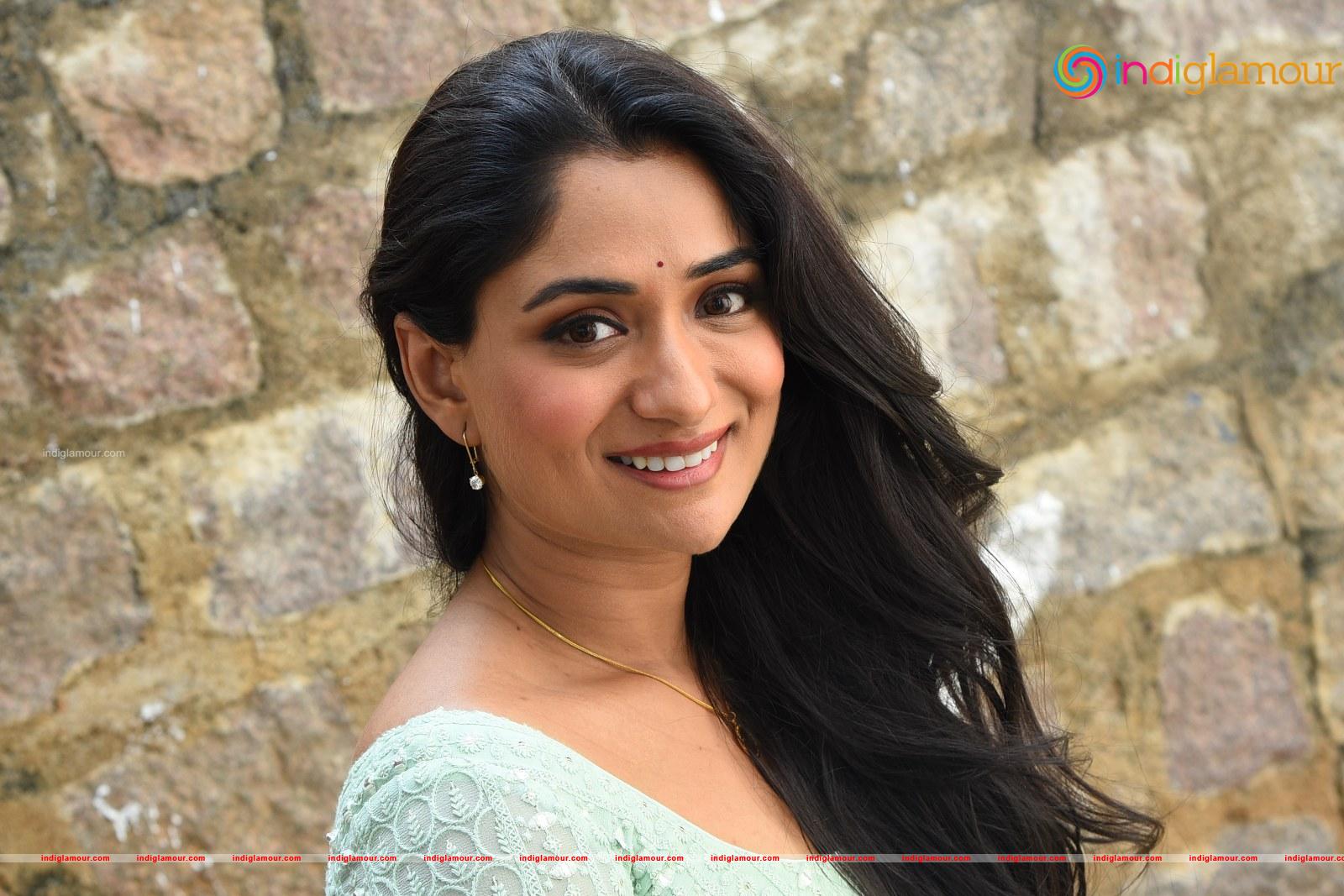 Sandhya Raju Actress hd photo
