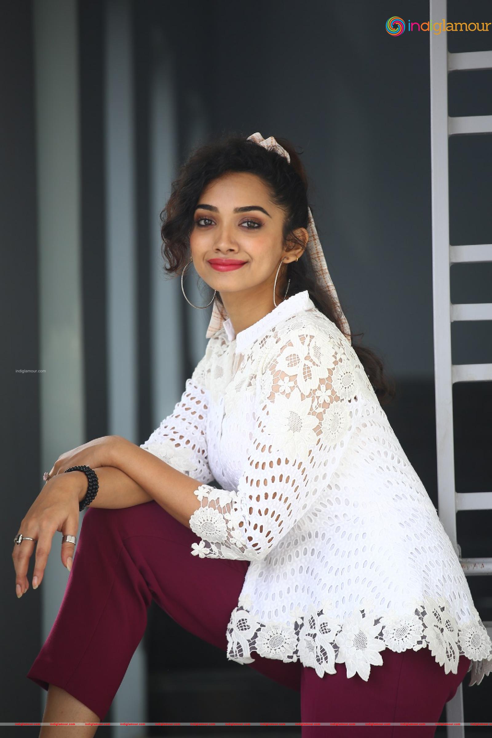 Saanve Megghana Actress hd photo