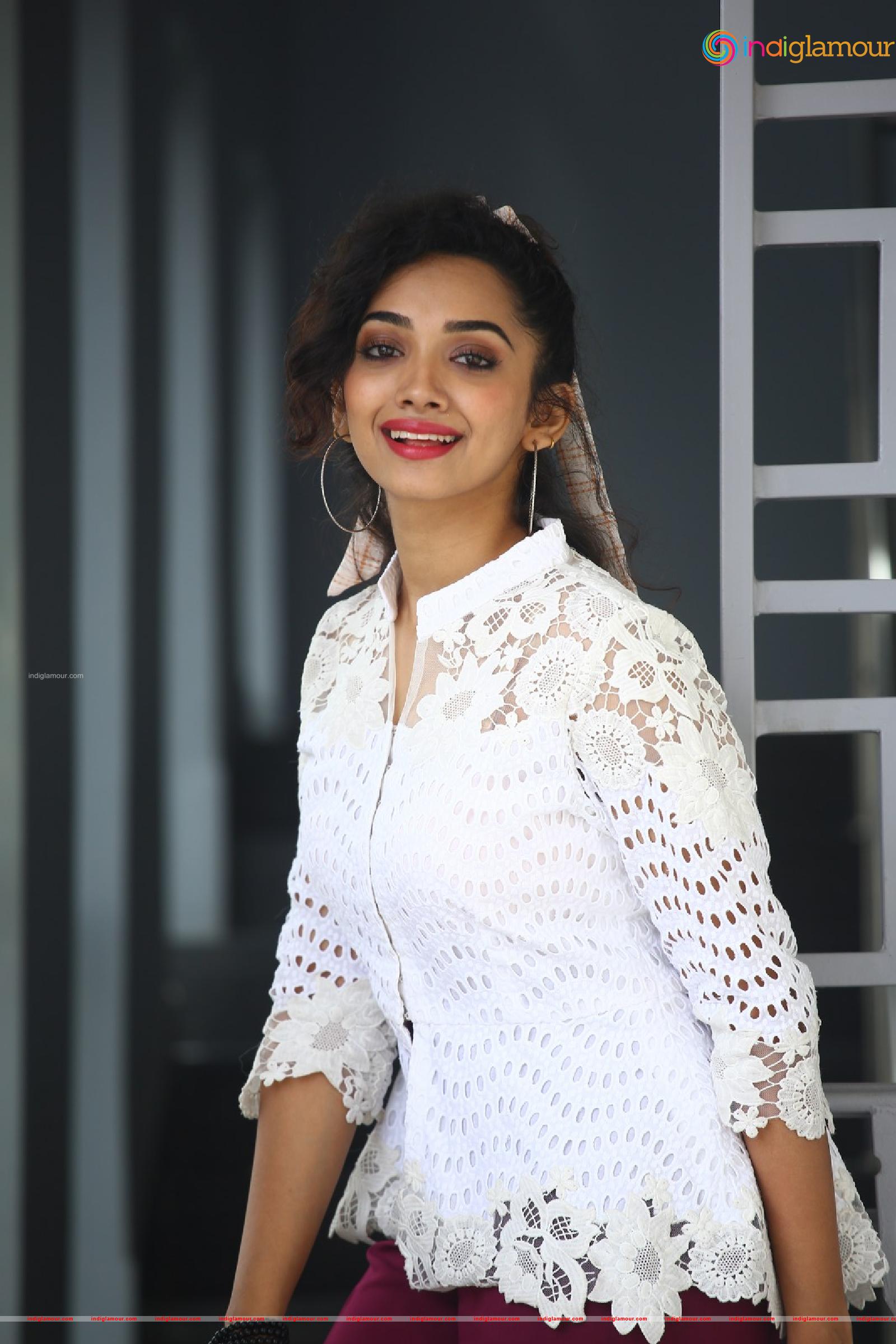 Saanve Megghana Actress hd photo