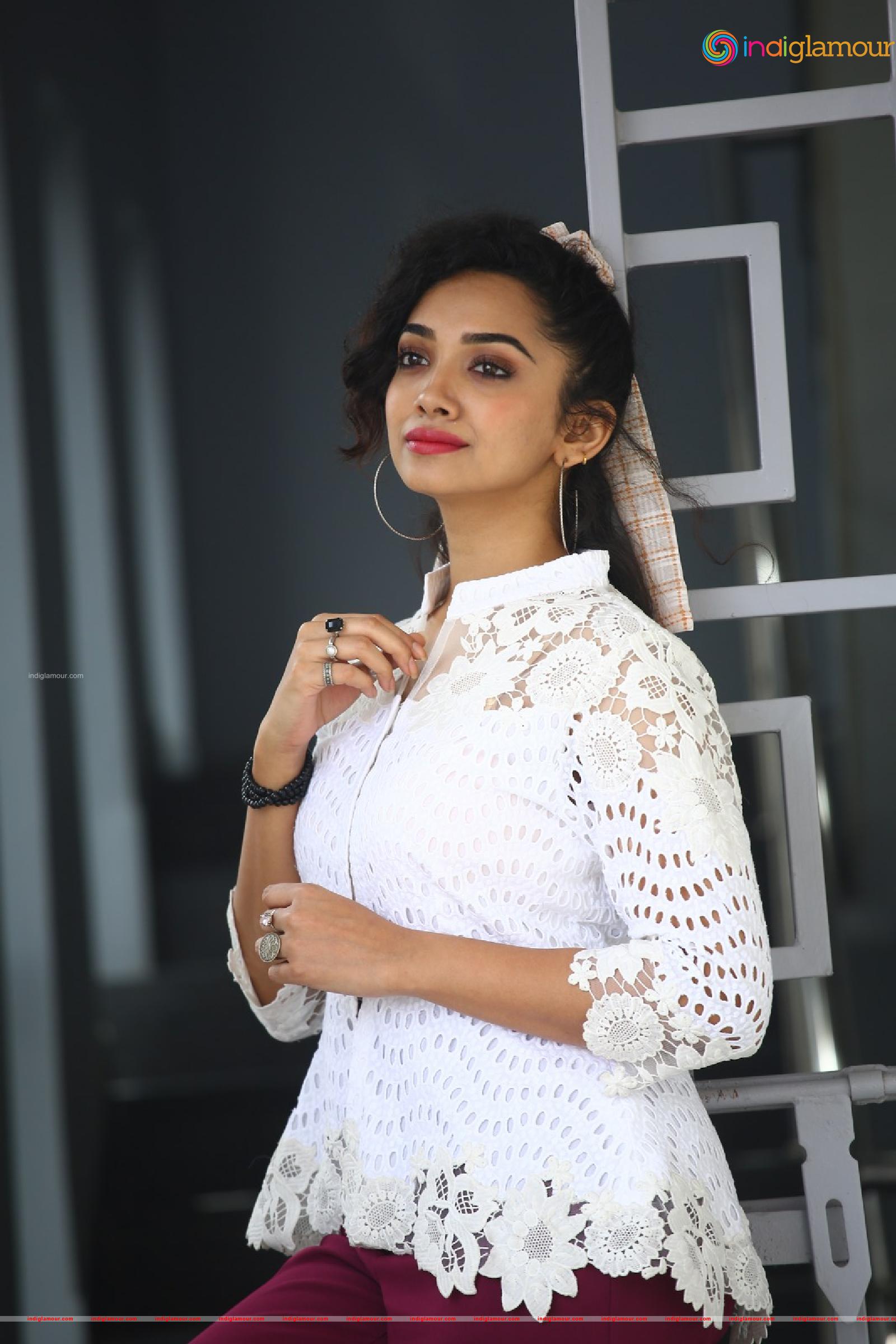 Saanve Megghana Actress hd photo