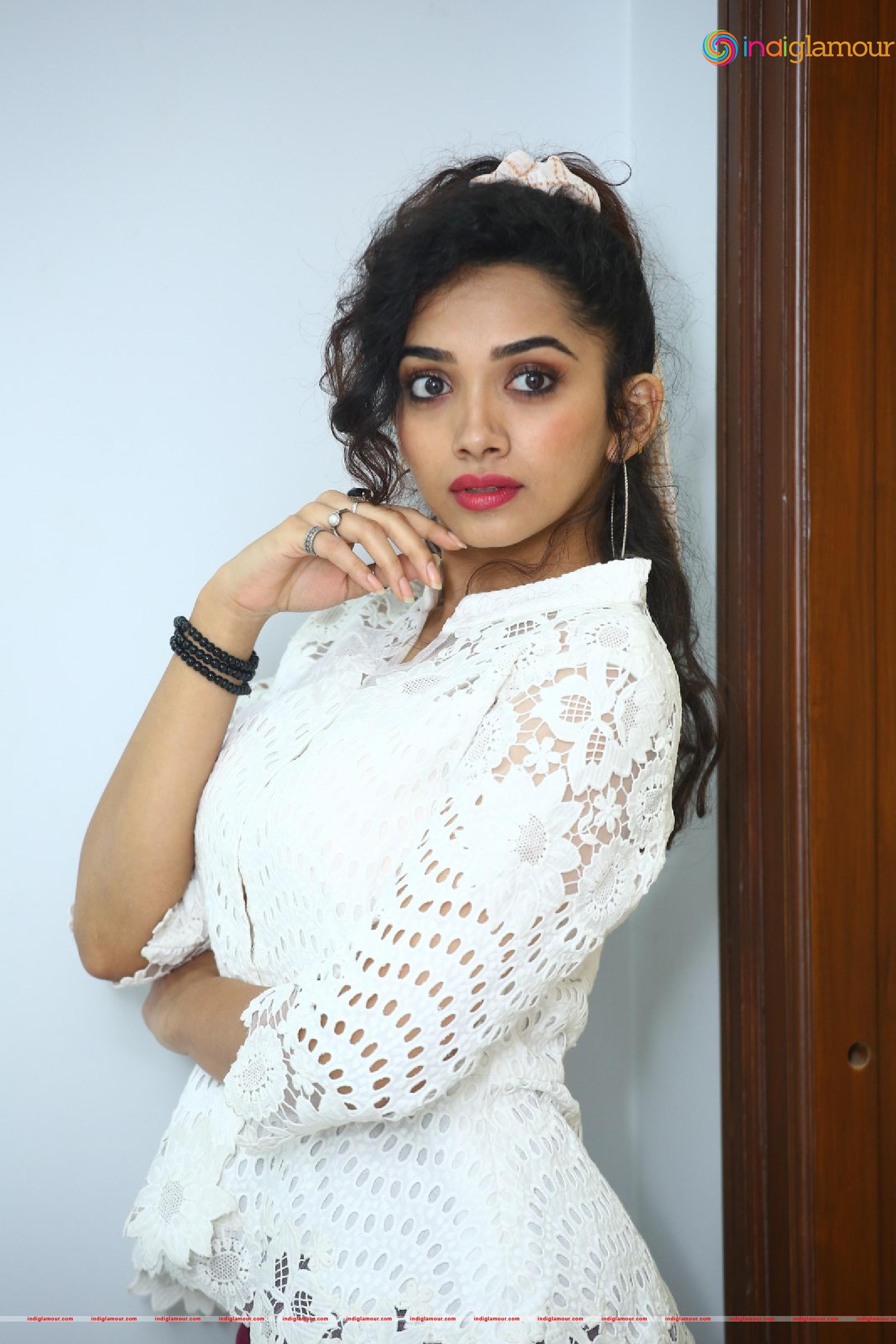 Saanve Megghana Actress hd photo