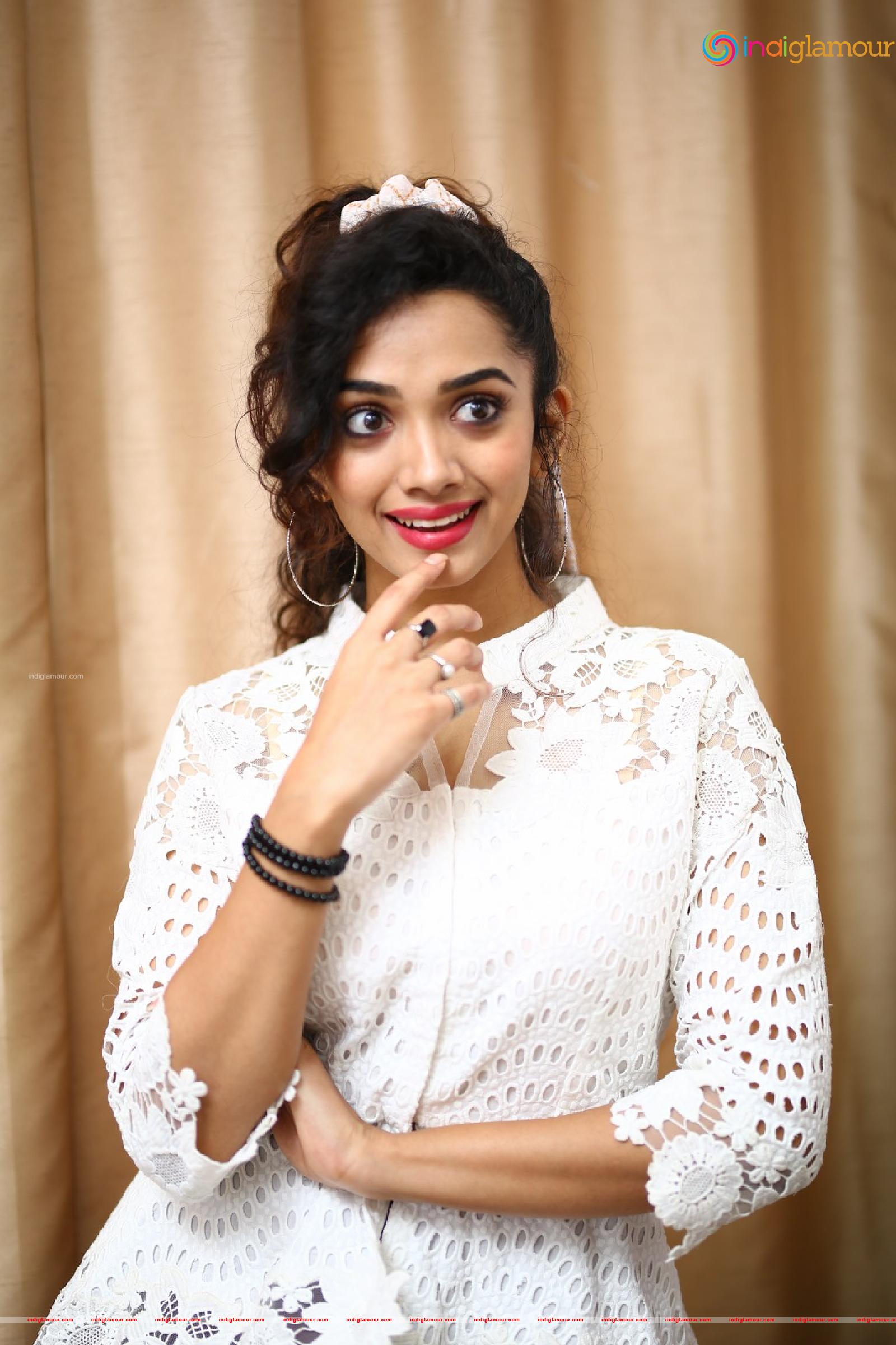 Saanve Megghana Actress hd photo