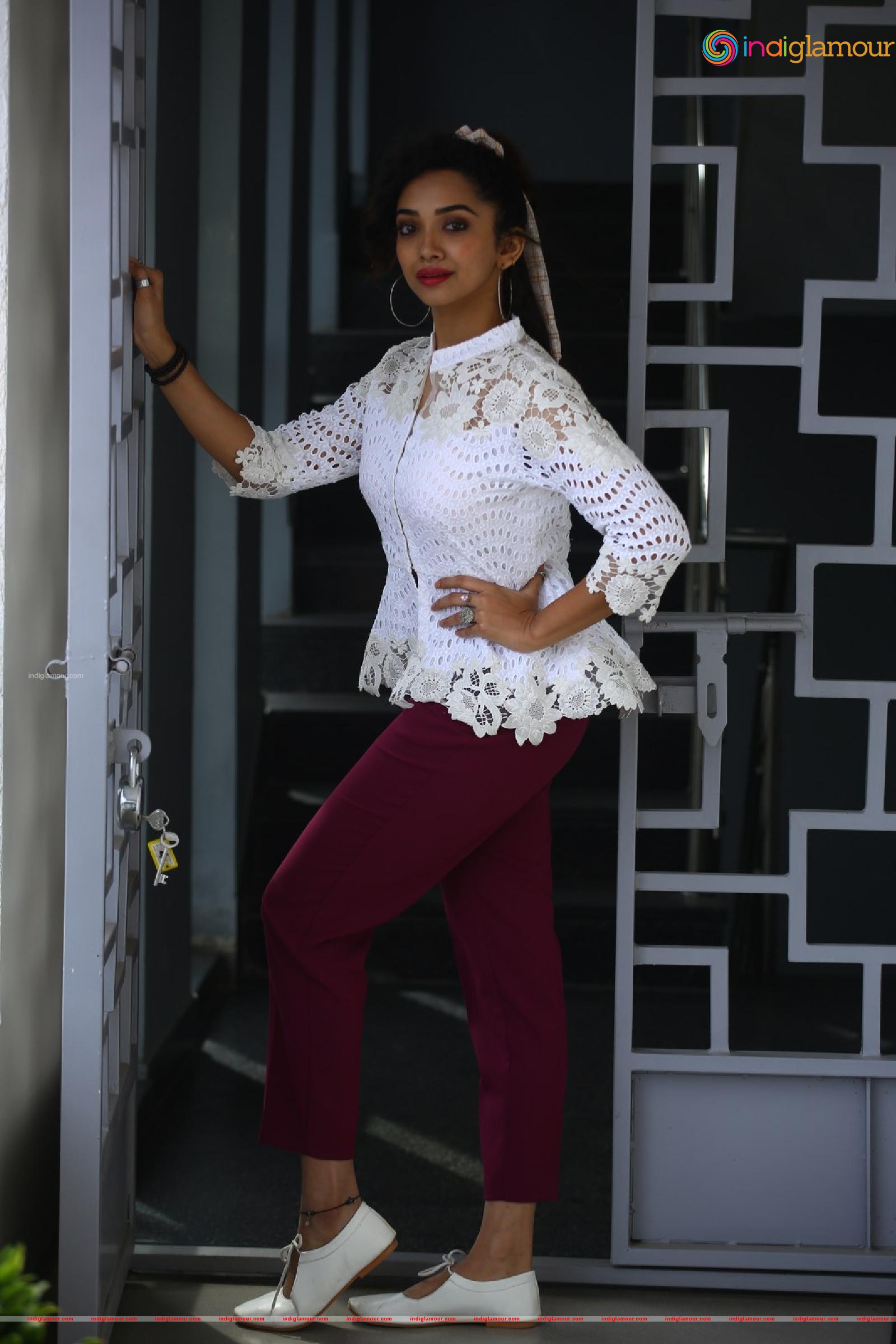 Saanve Megghana Actress hd photo