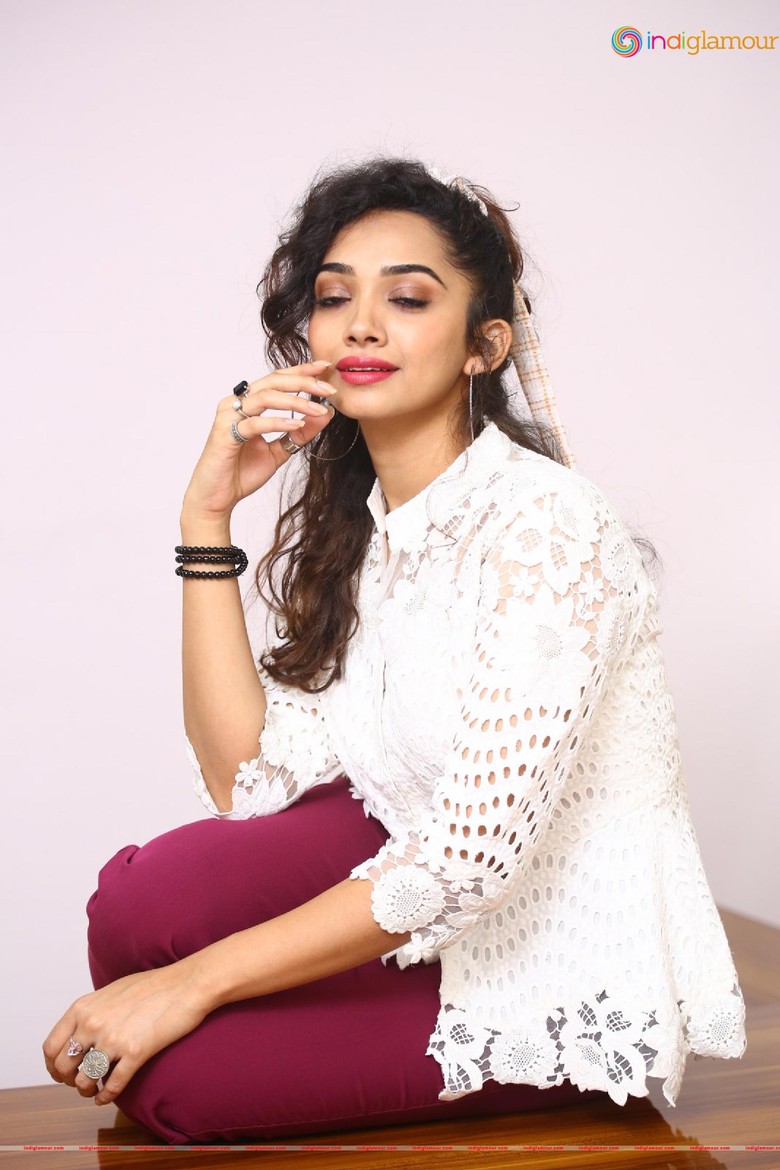 Saanve Megghana Actress hd photo