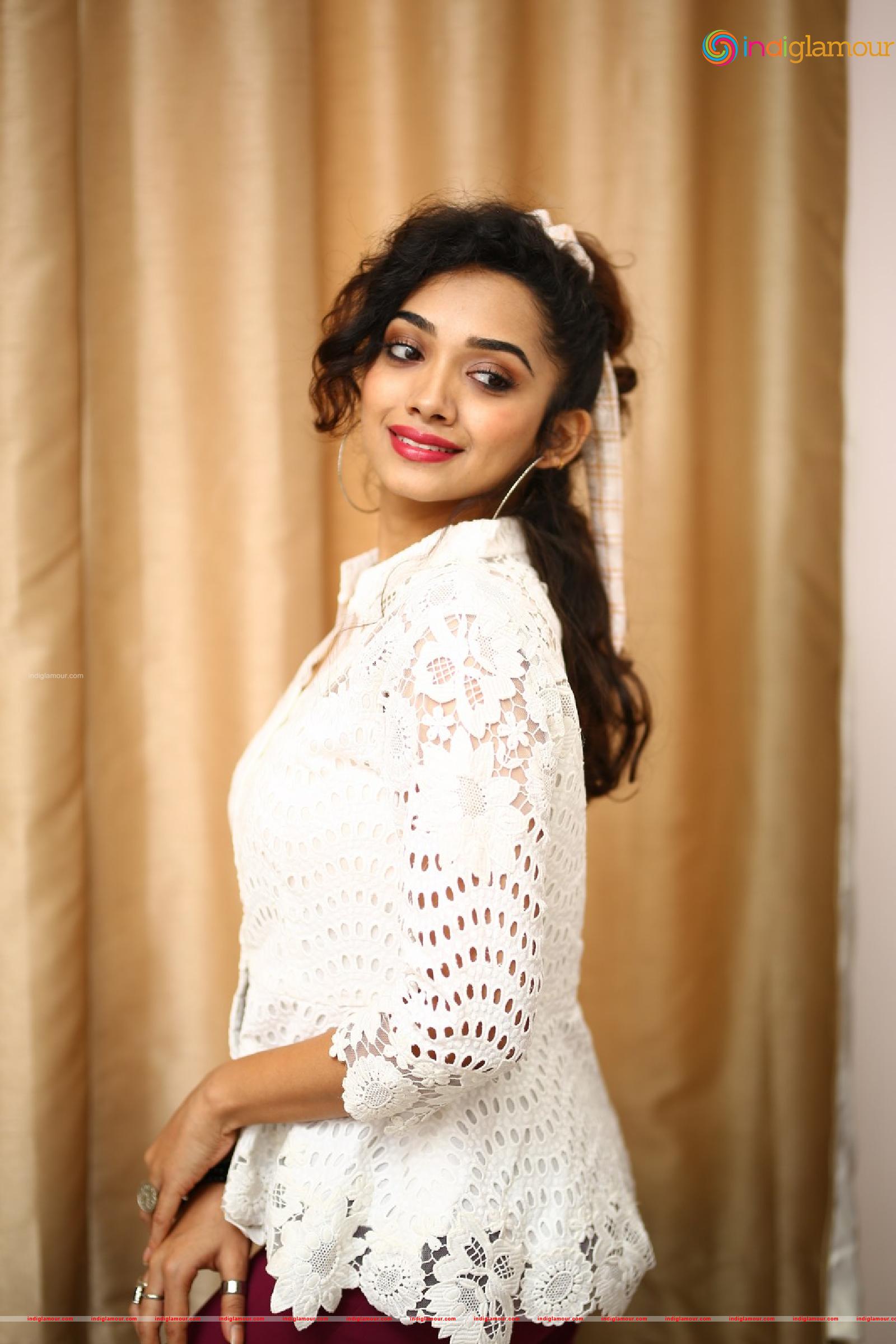 Saanve Megghana Actress hd photo