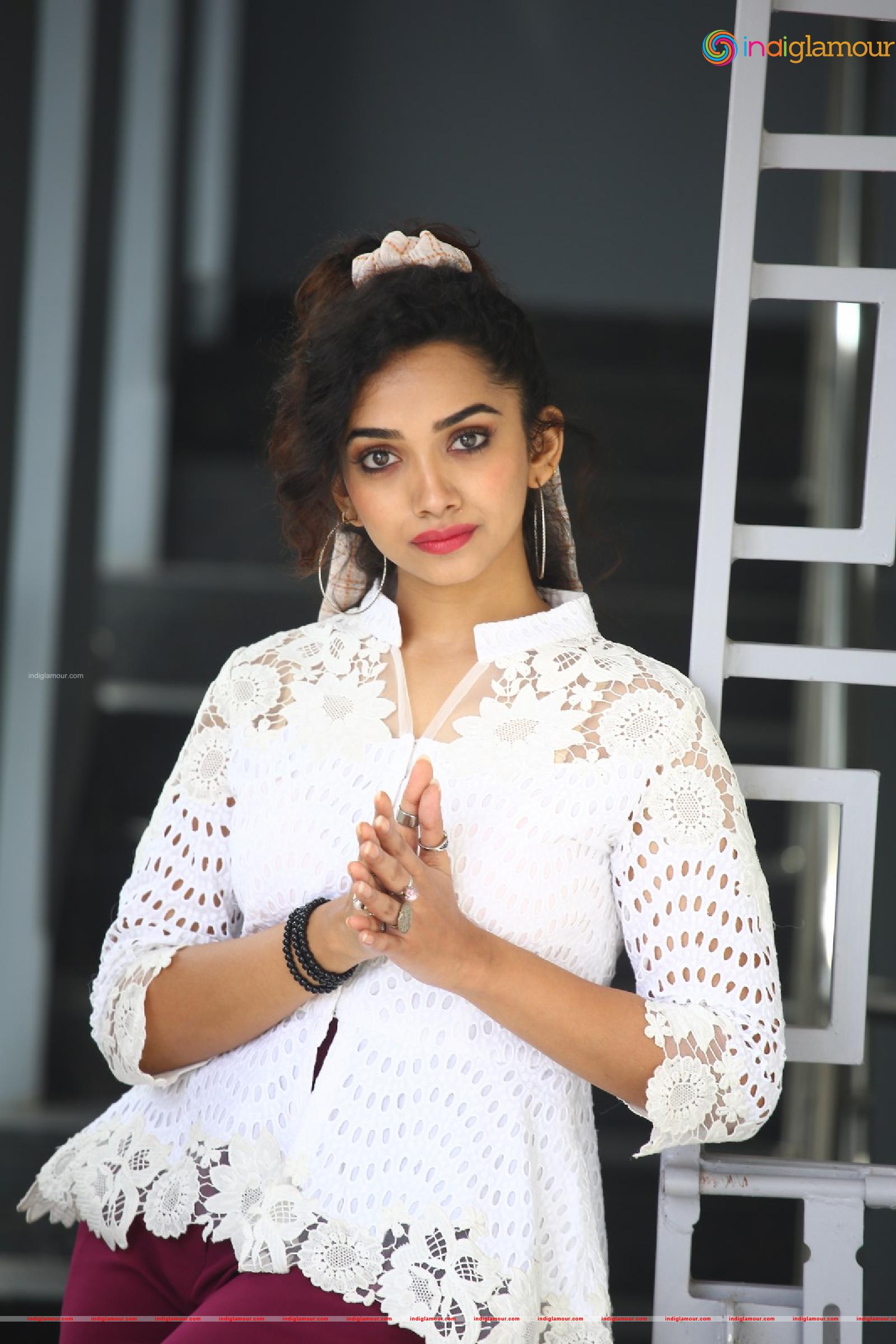 Saanve Megghana Actress hd photo