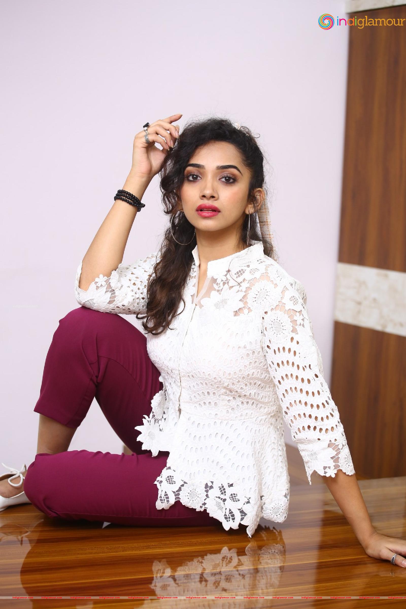 Saanve Megghana Actress hd photo