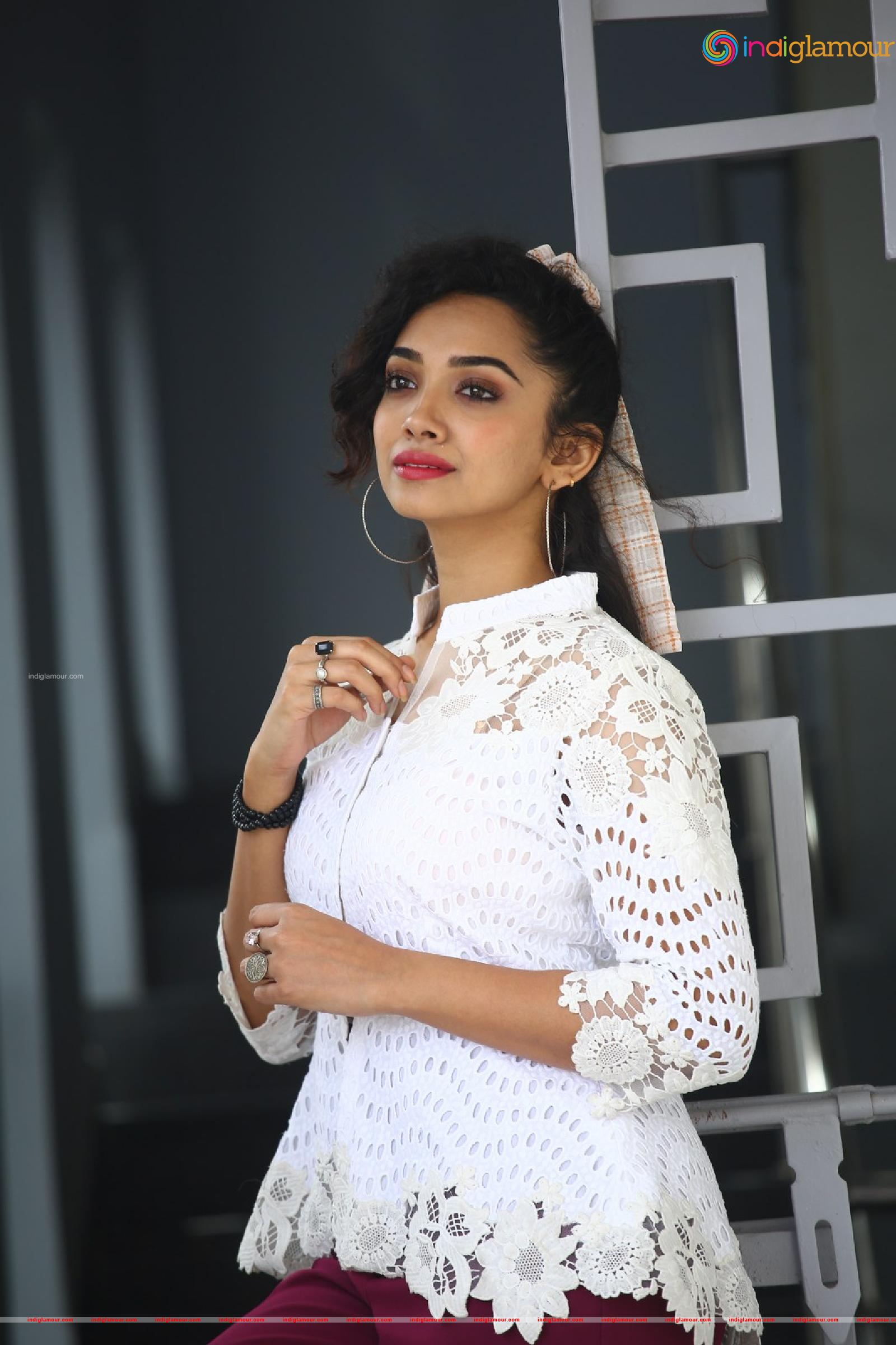 Saanve Megghana Actress hd photo