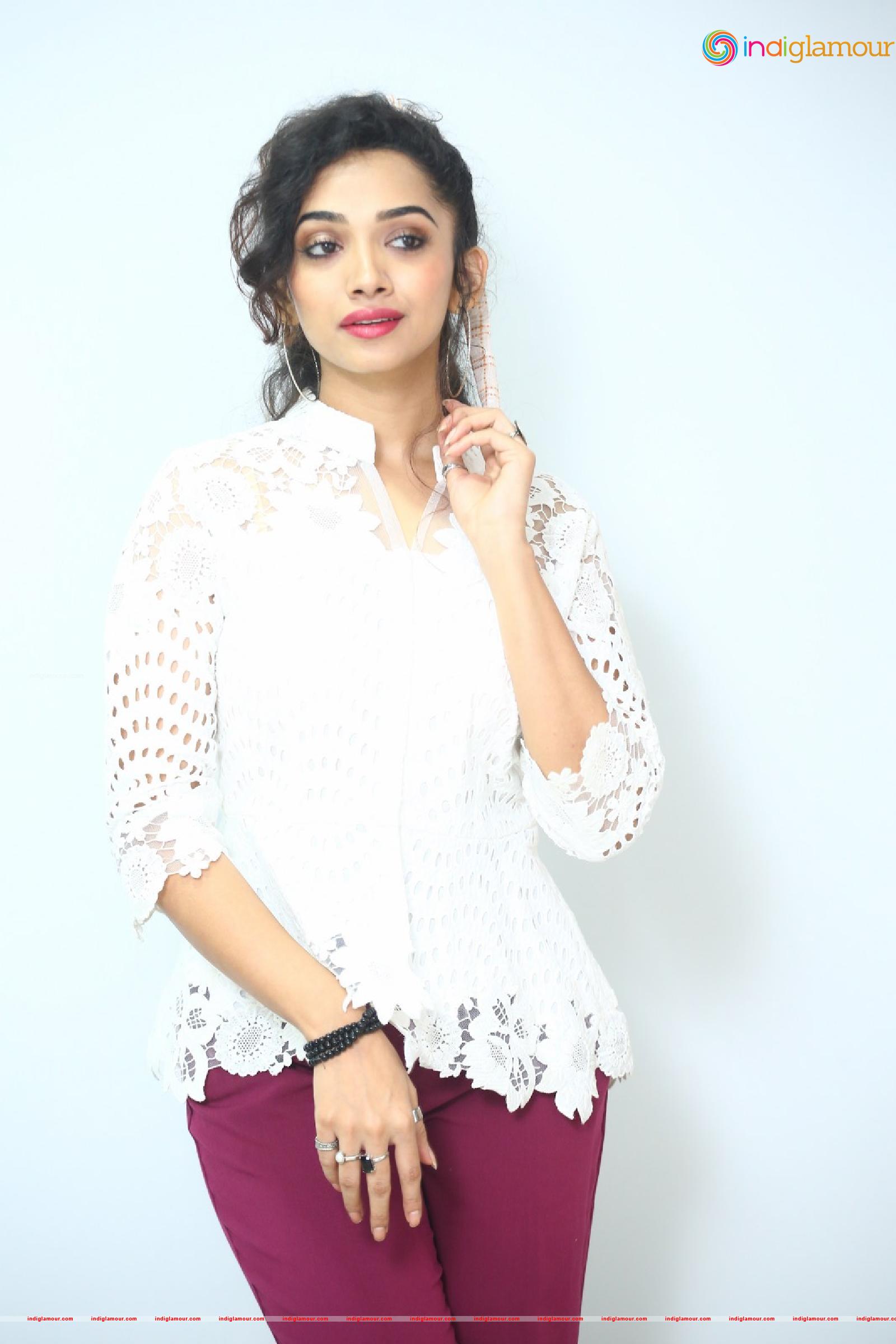 Saanve Megghana Actress hd photo