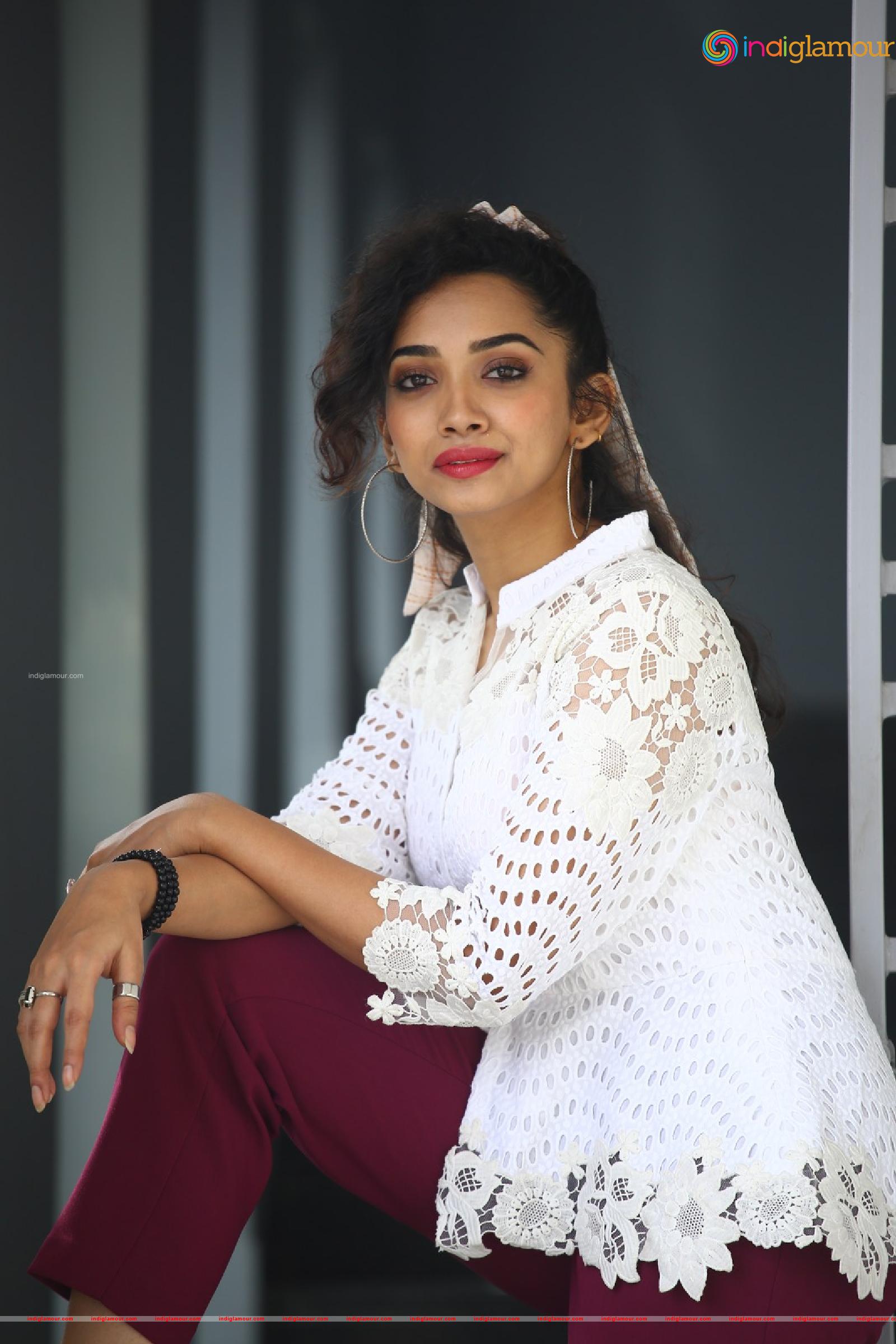 Saanve Megghana Actress hd photo