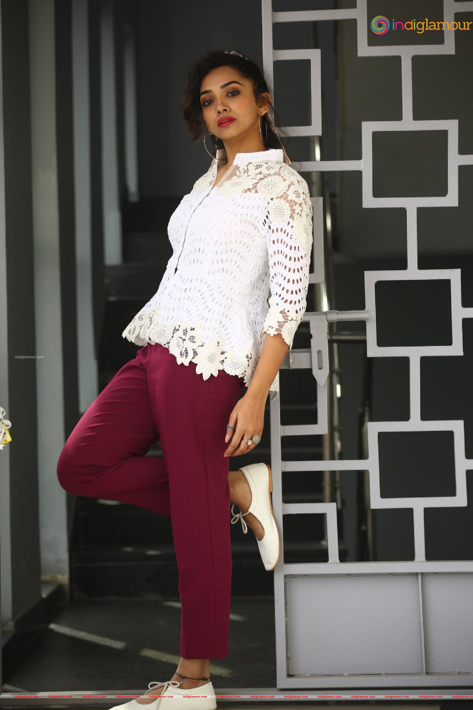 Saanve Megghana Actress hd photo