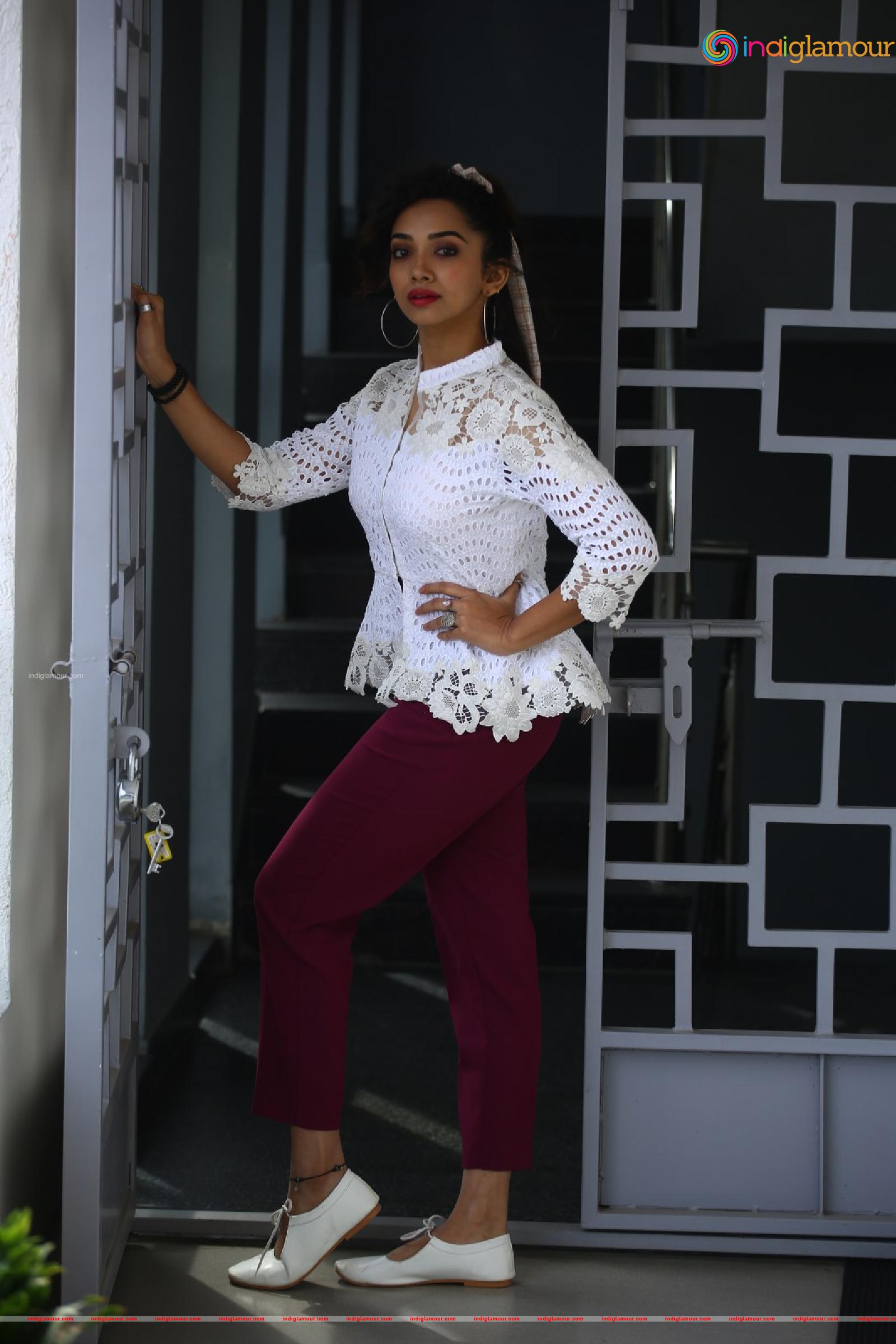 Saanve Megghana Actress hd photo