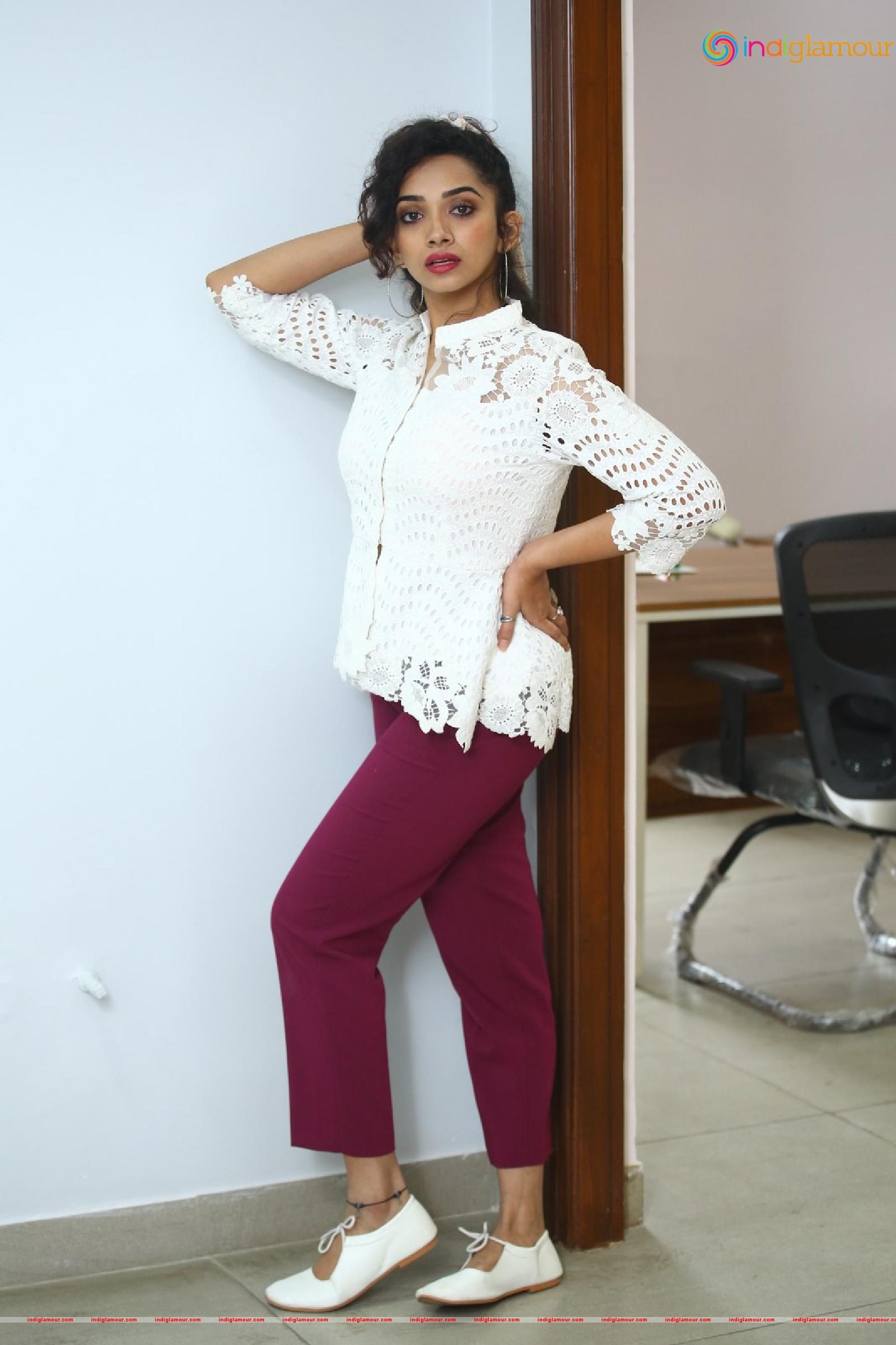 Saanve Megghana Actress hd photo