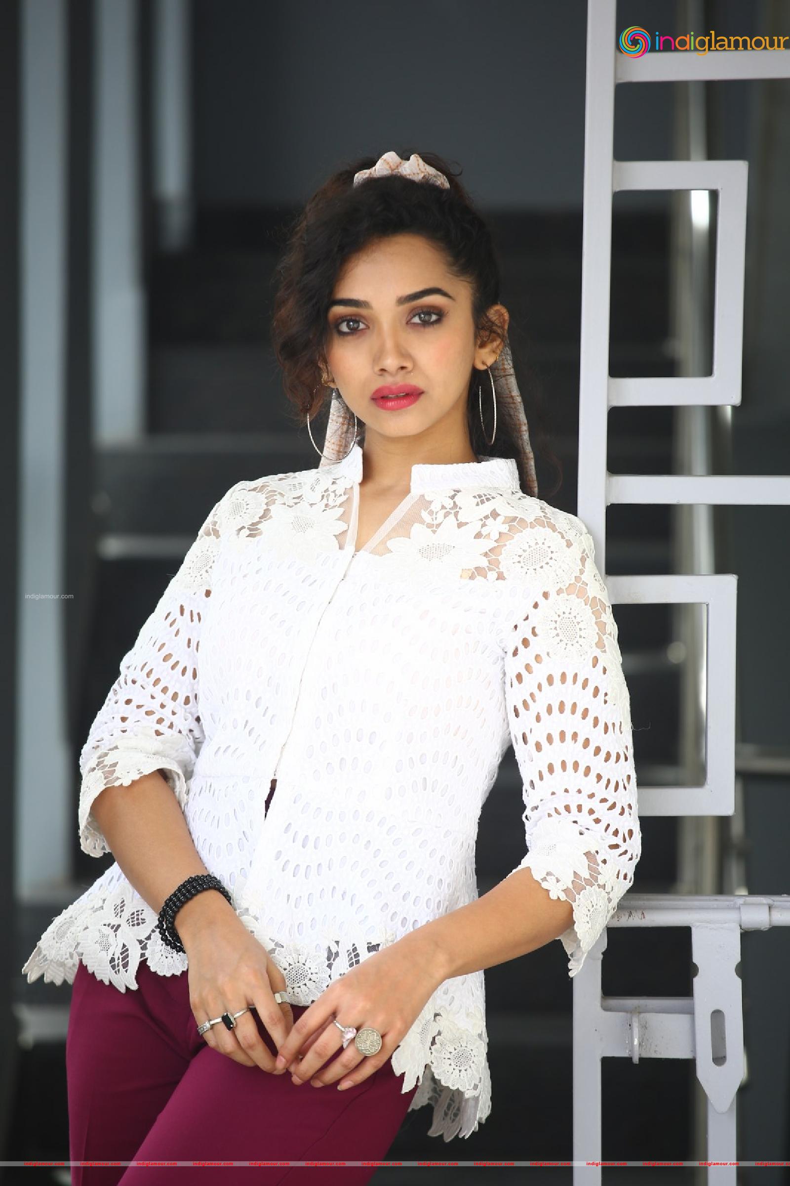 Saanve Megghana Actress hd photo