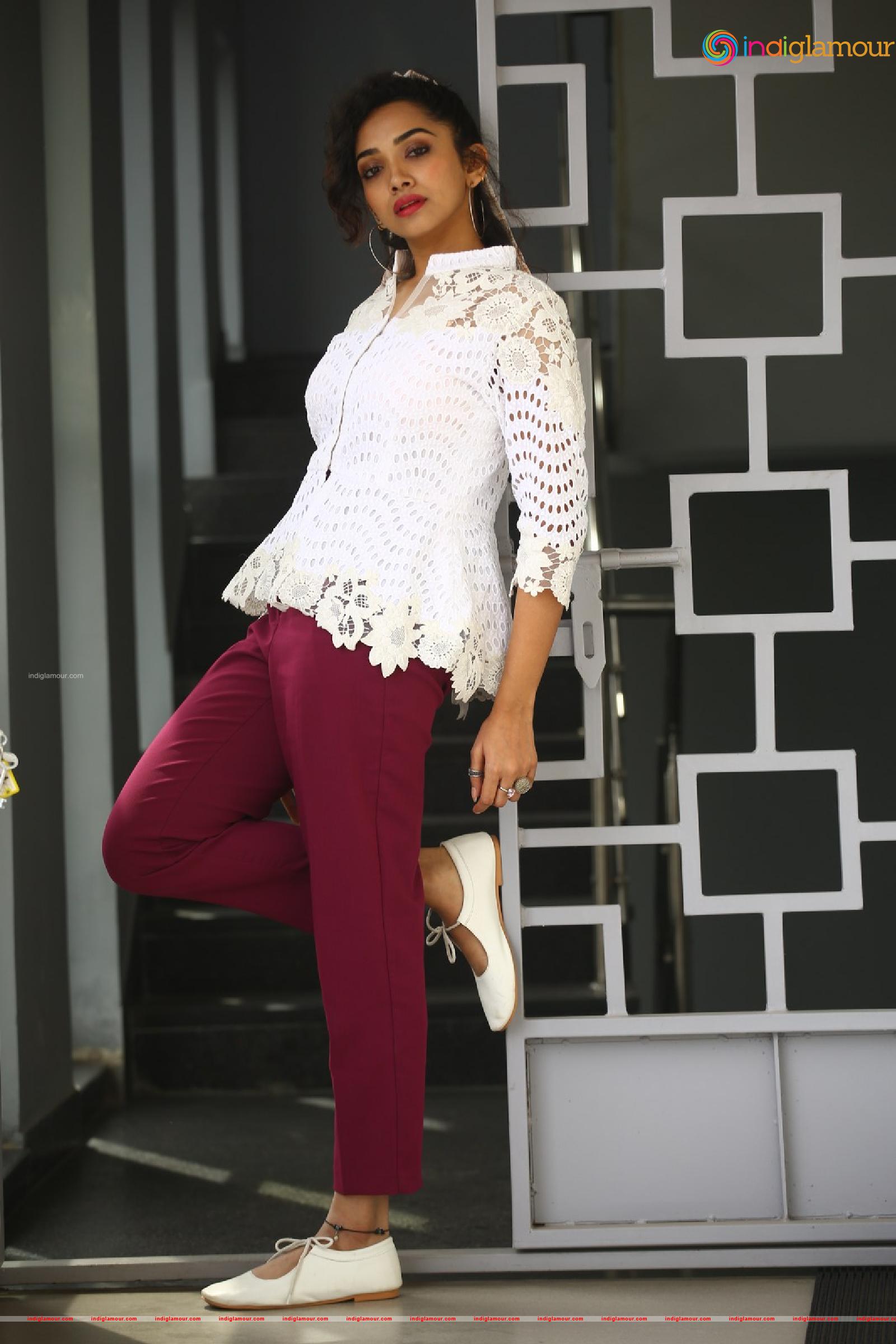 Saanve Megghana Actress hd photo