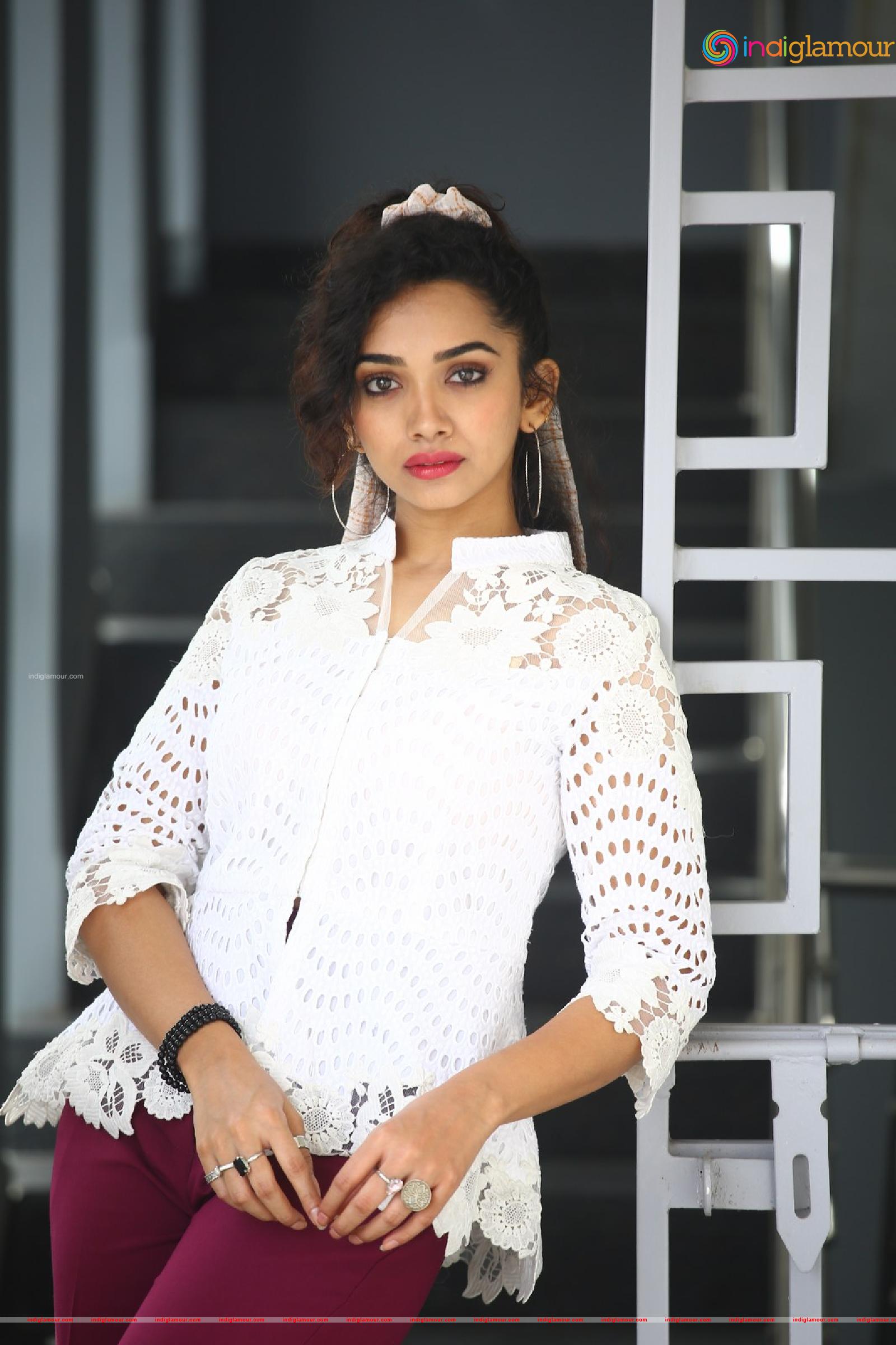 Saanve Megghana Actress hd photo