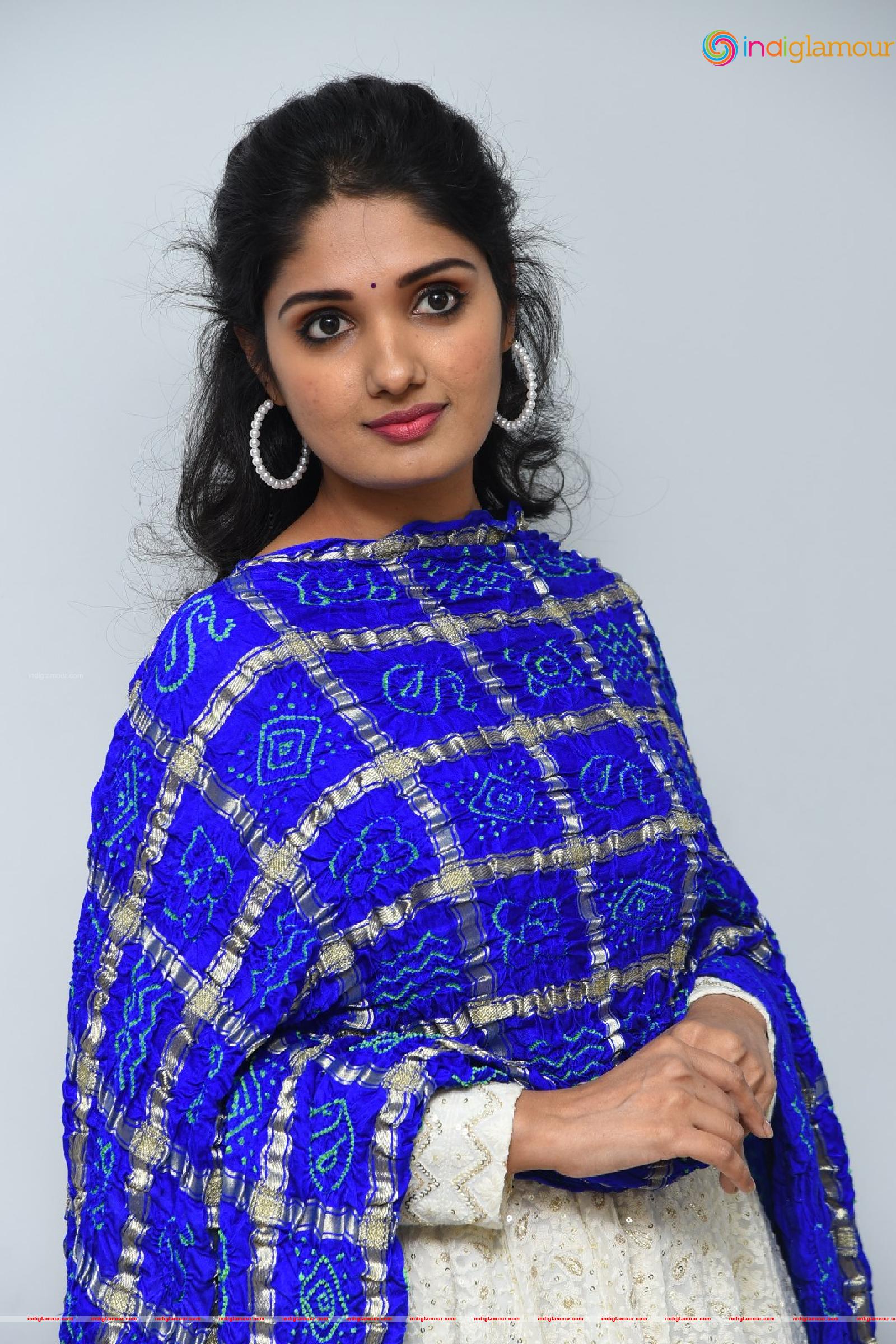 Geeth Saini Actress hd photo