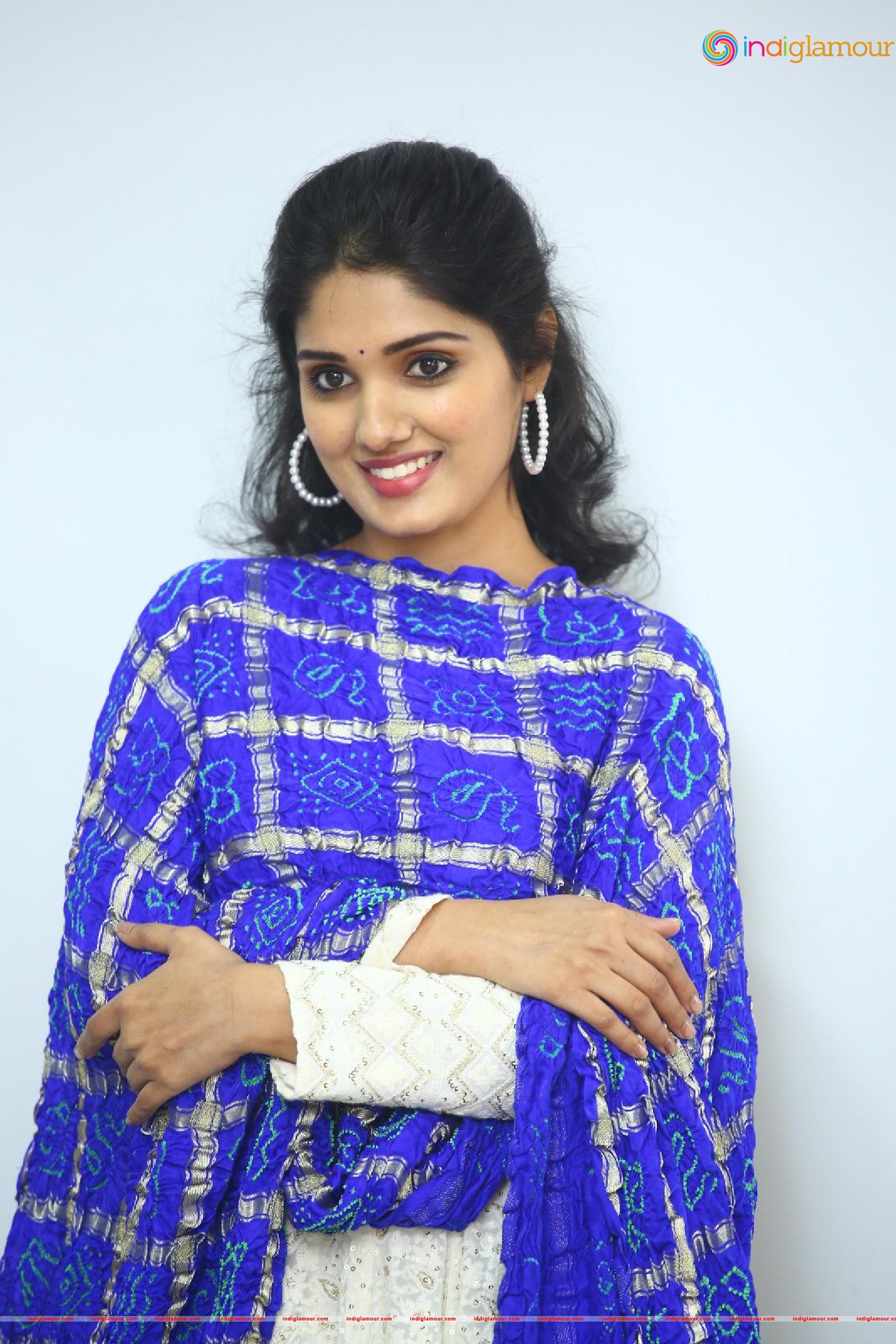 Geeth Saini Actress hd photo