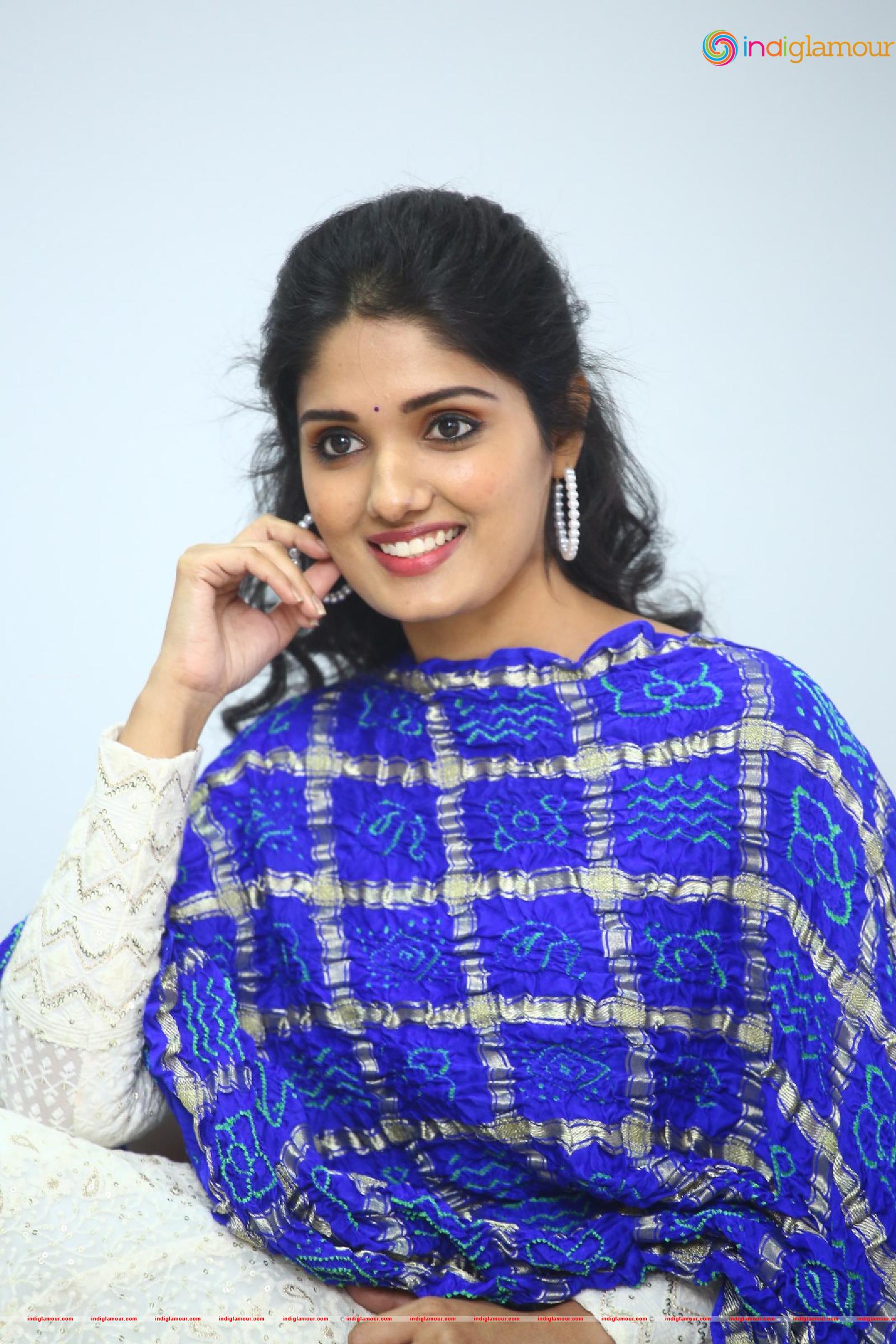 Geeth Saini Actress hd photo