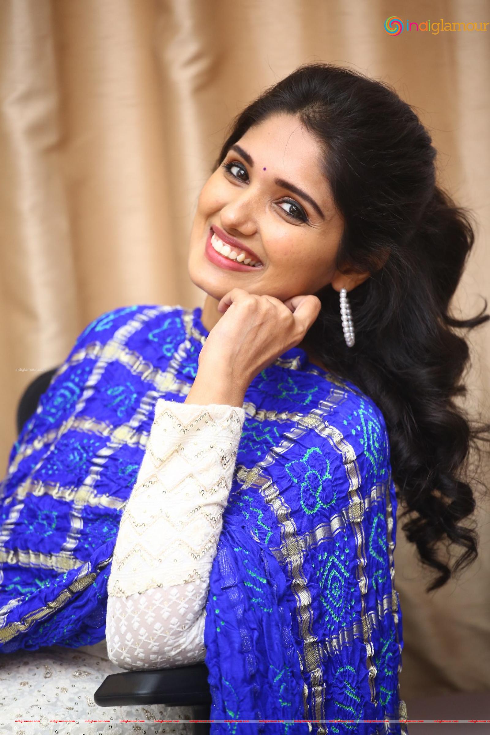 Geeth Saini Actress hd photo