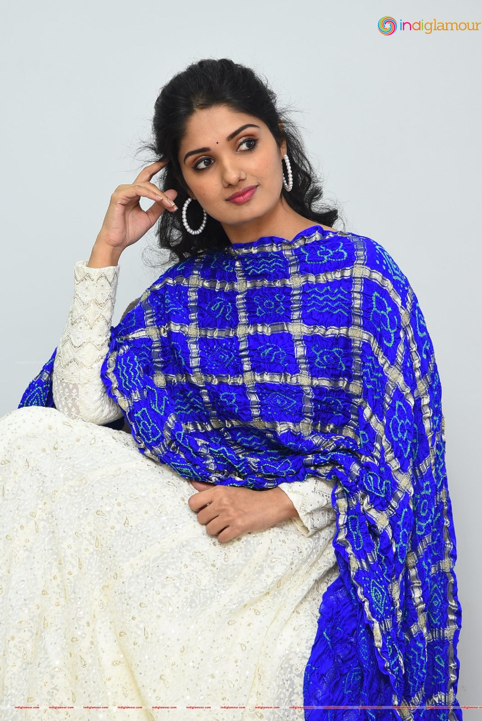 Geeth Saini Actress hd photo