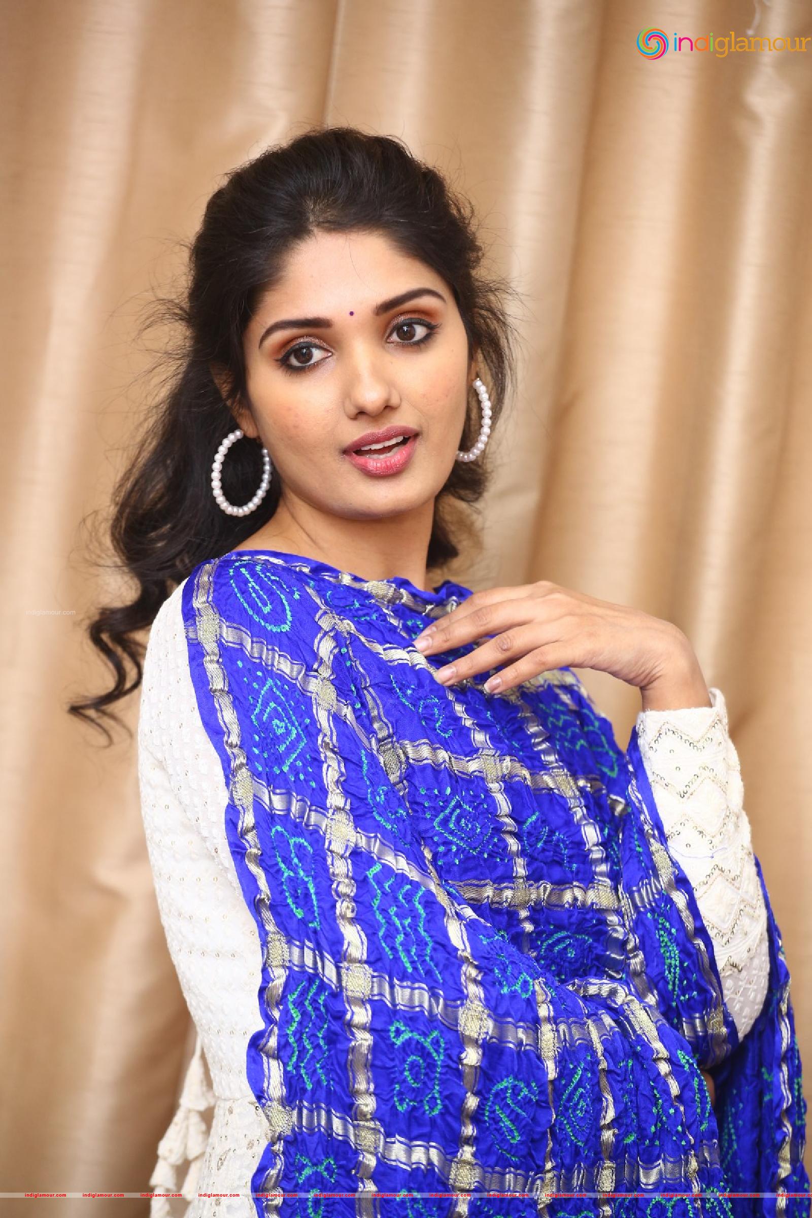 Geeth Saini Actress hd photo