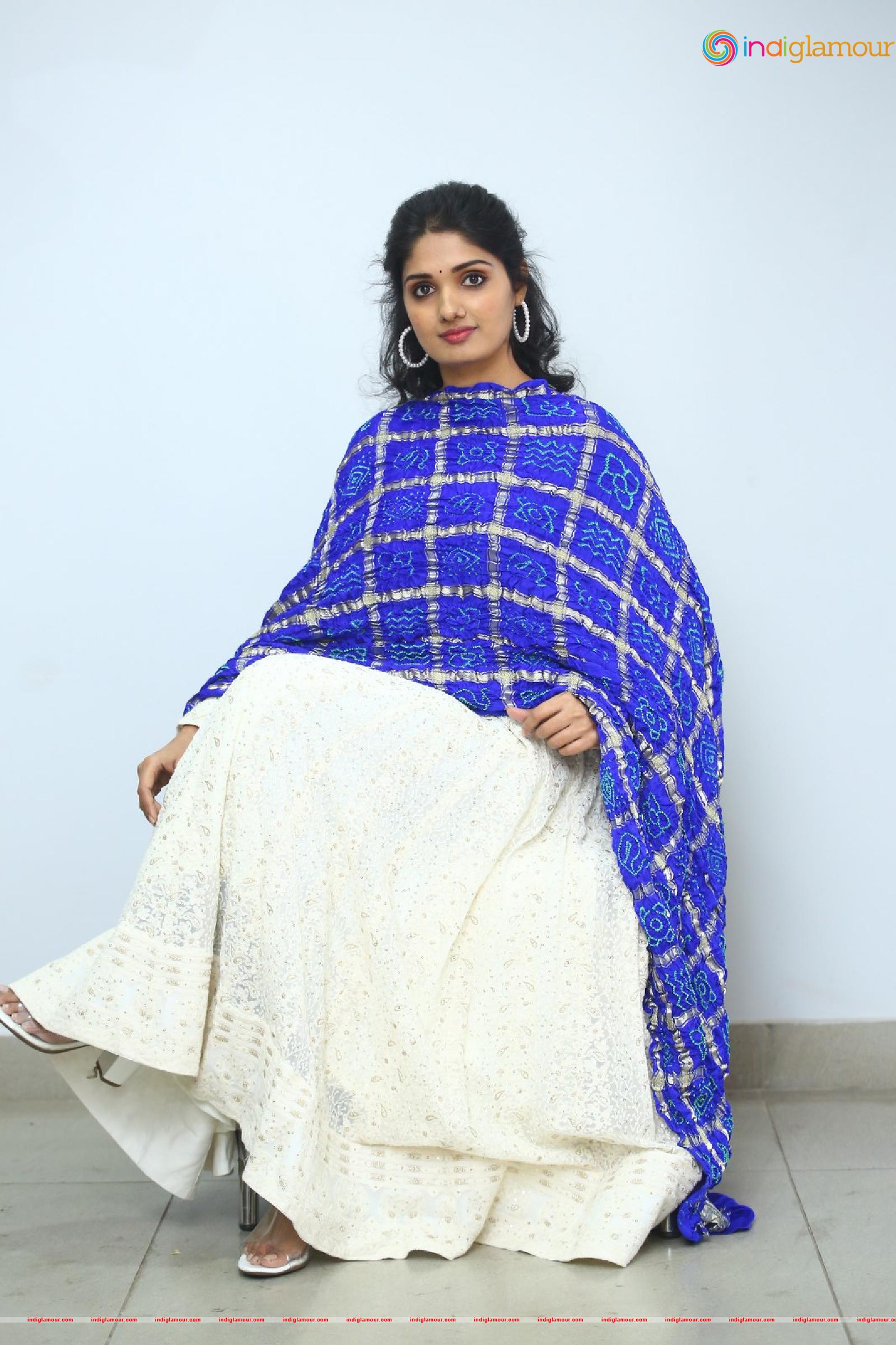 Geeth Saini Actress hd photo