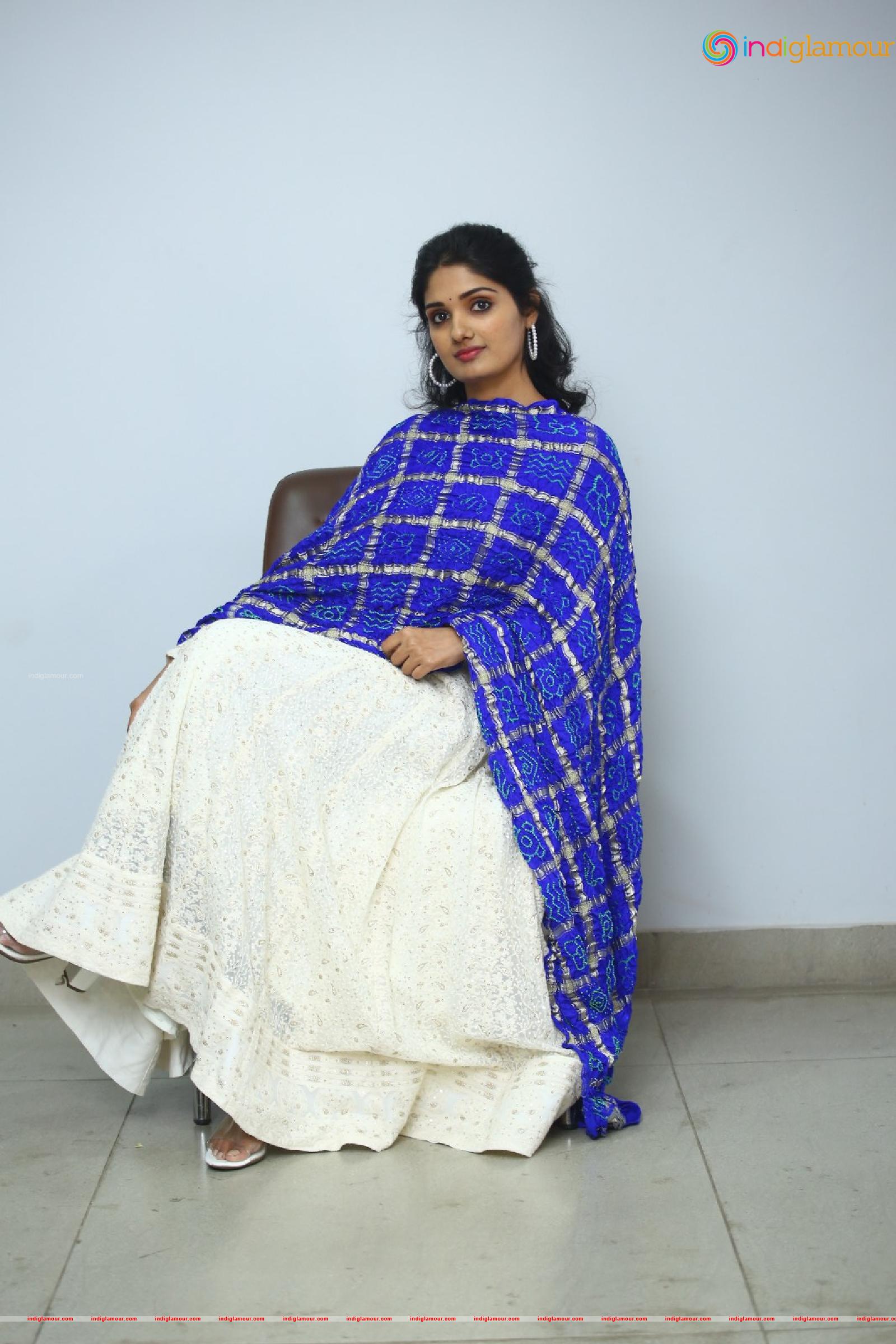 Geeth Saini Actress hd photo