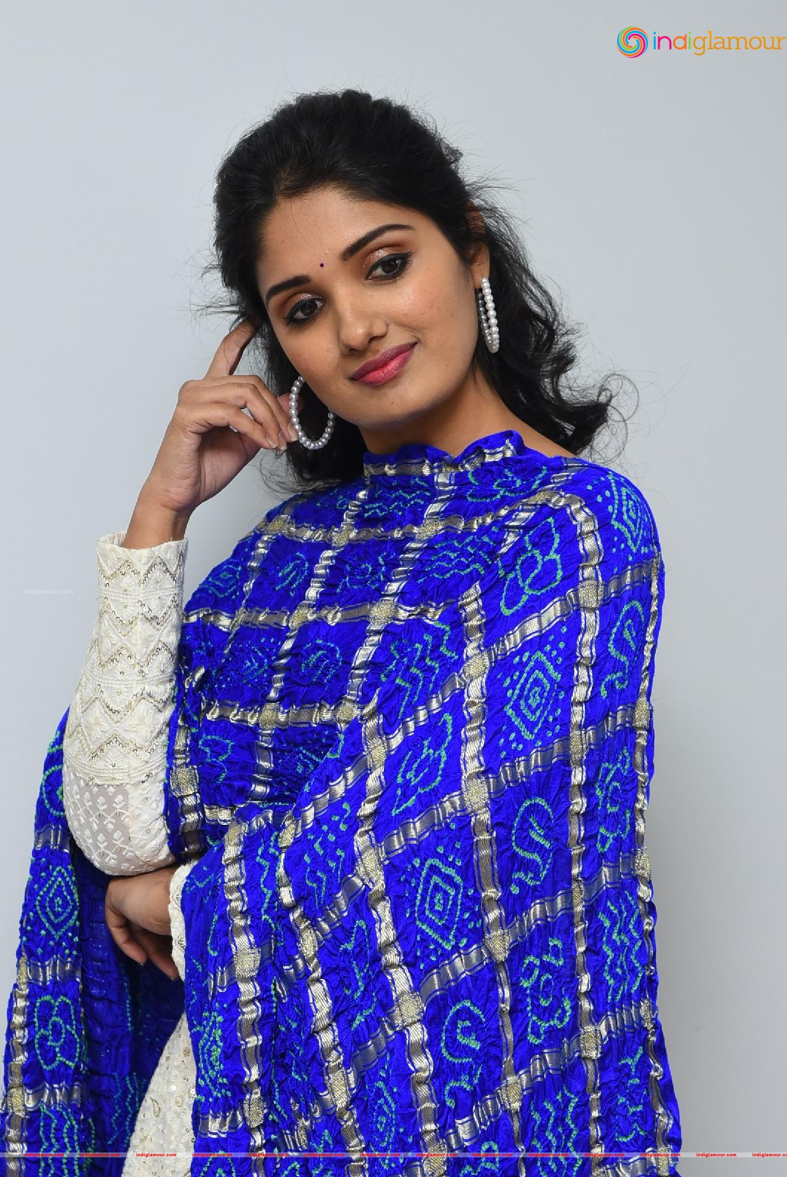 Geeth Saini Actress hd photo