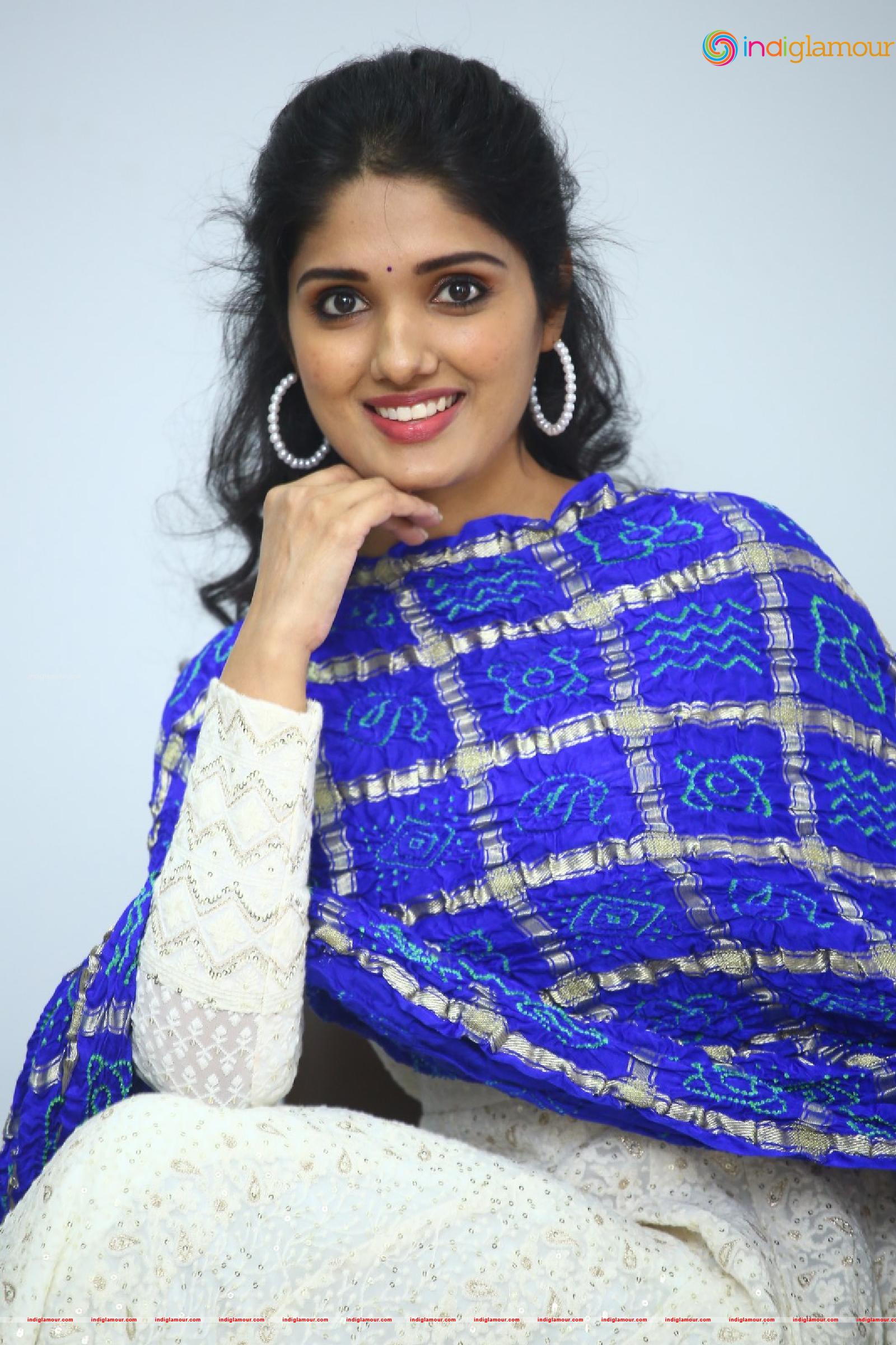 Geeth Saini Actress hd photo