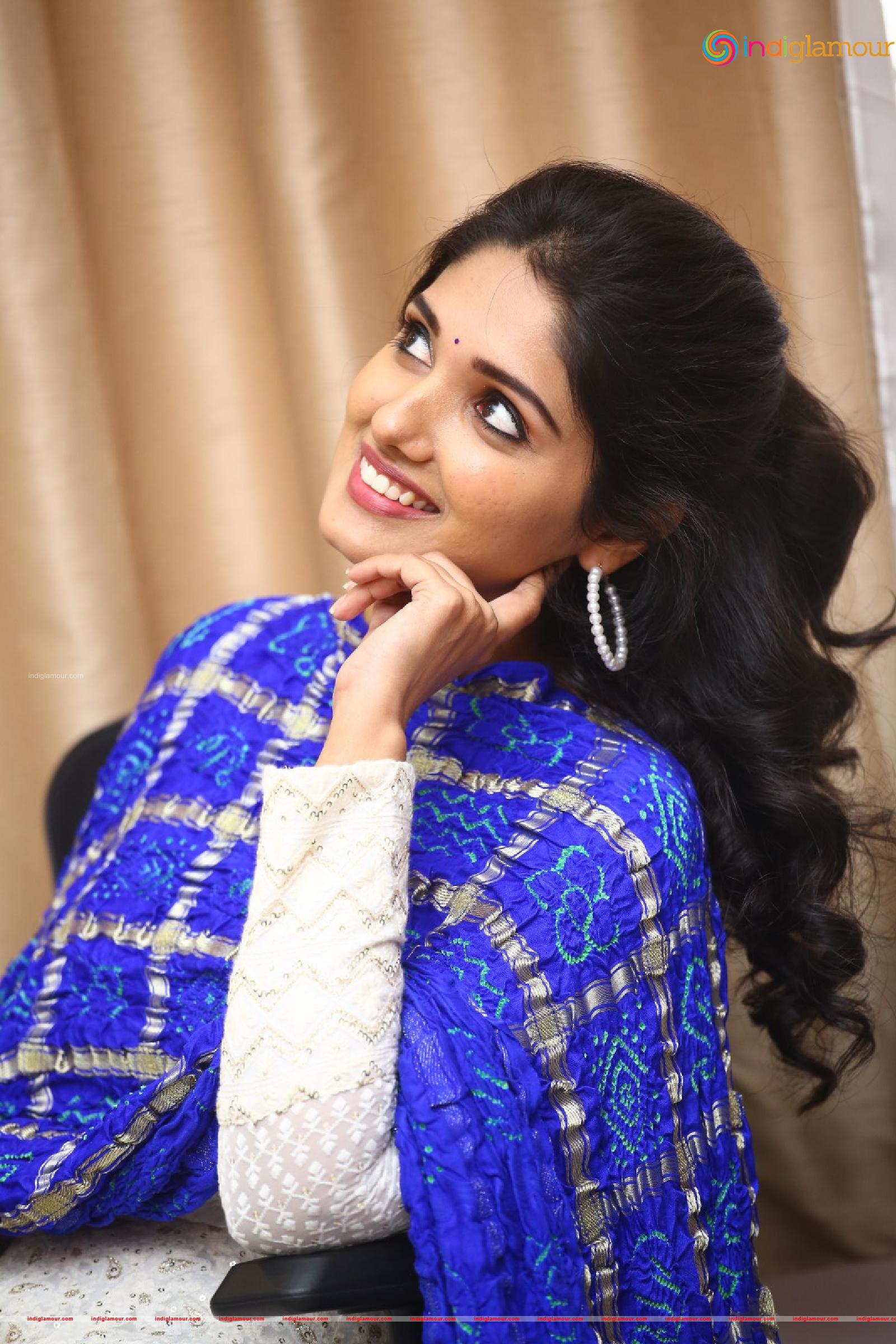 Geeth Saini Actress hd photo