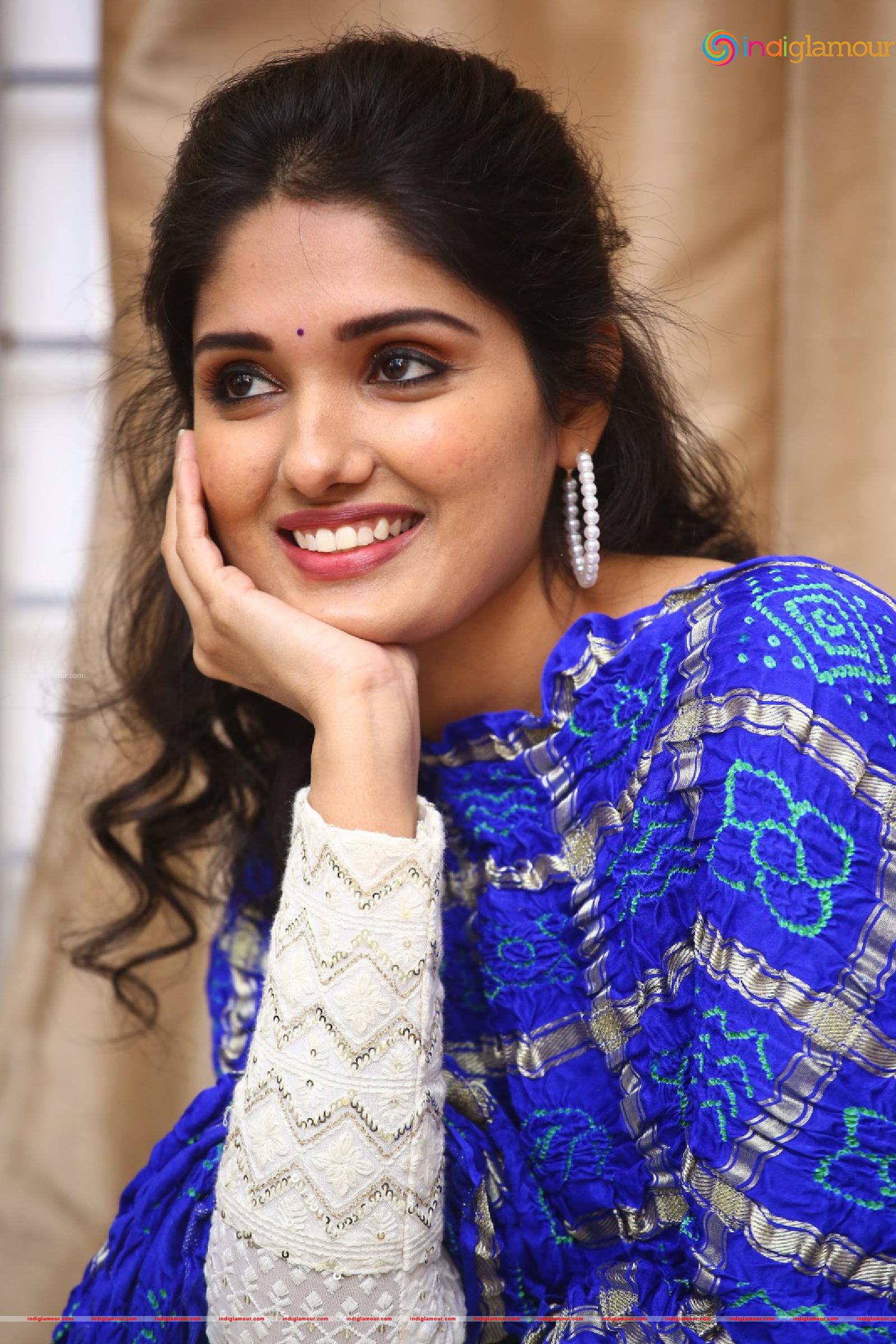 Geeth Saini Actress hd photo
