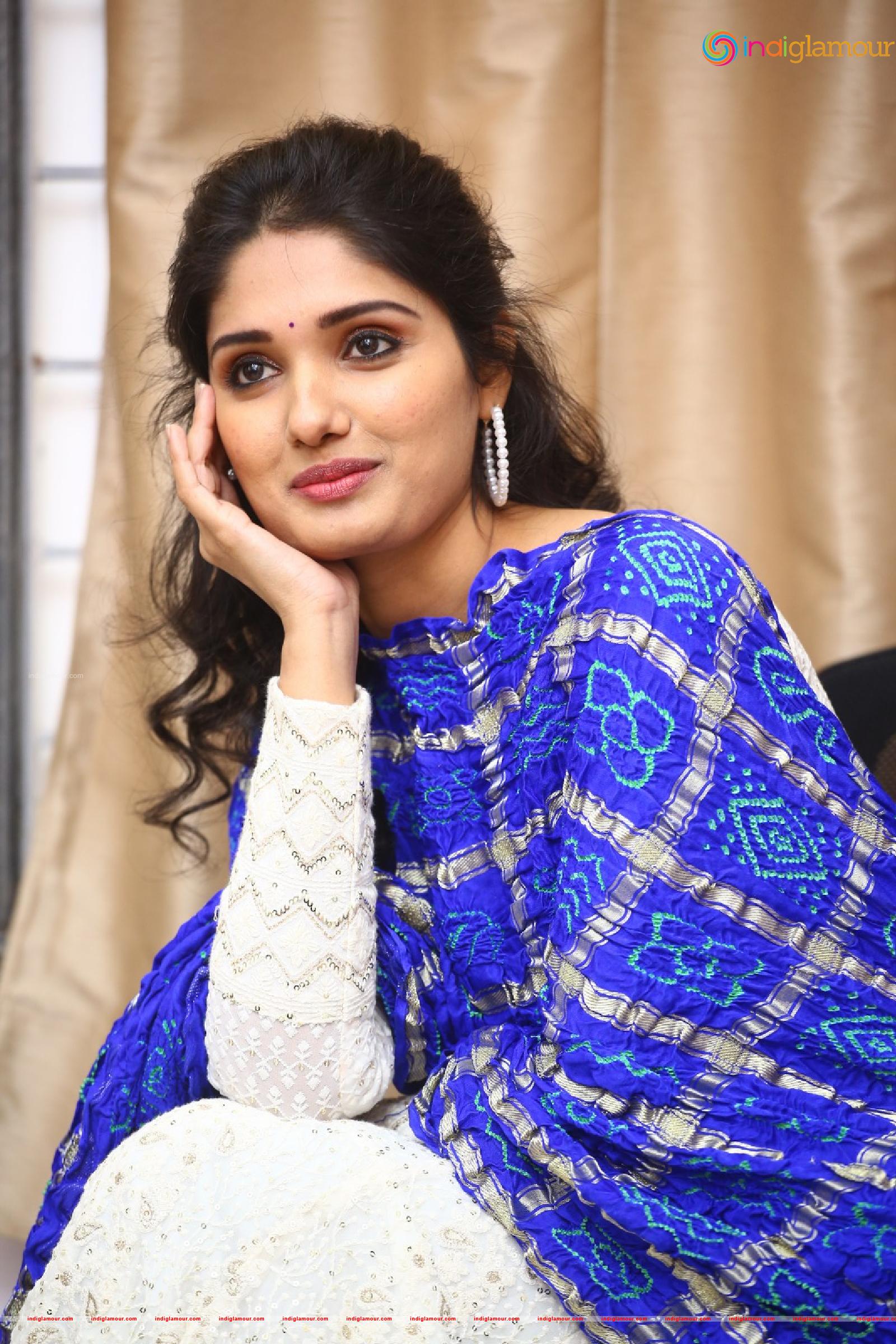 Geeth Saini Actress hd photo