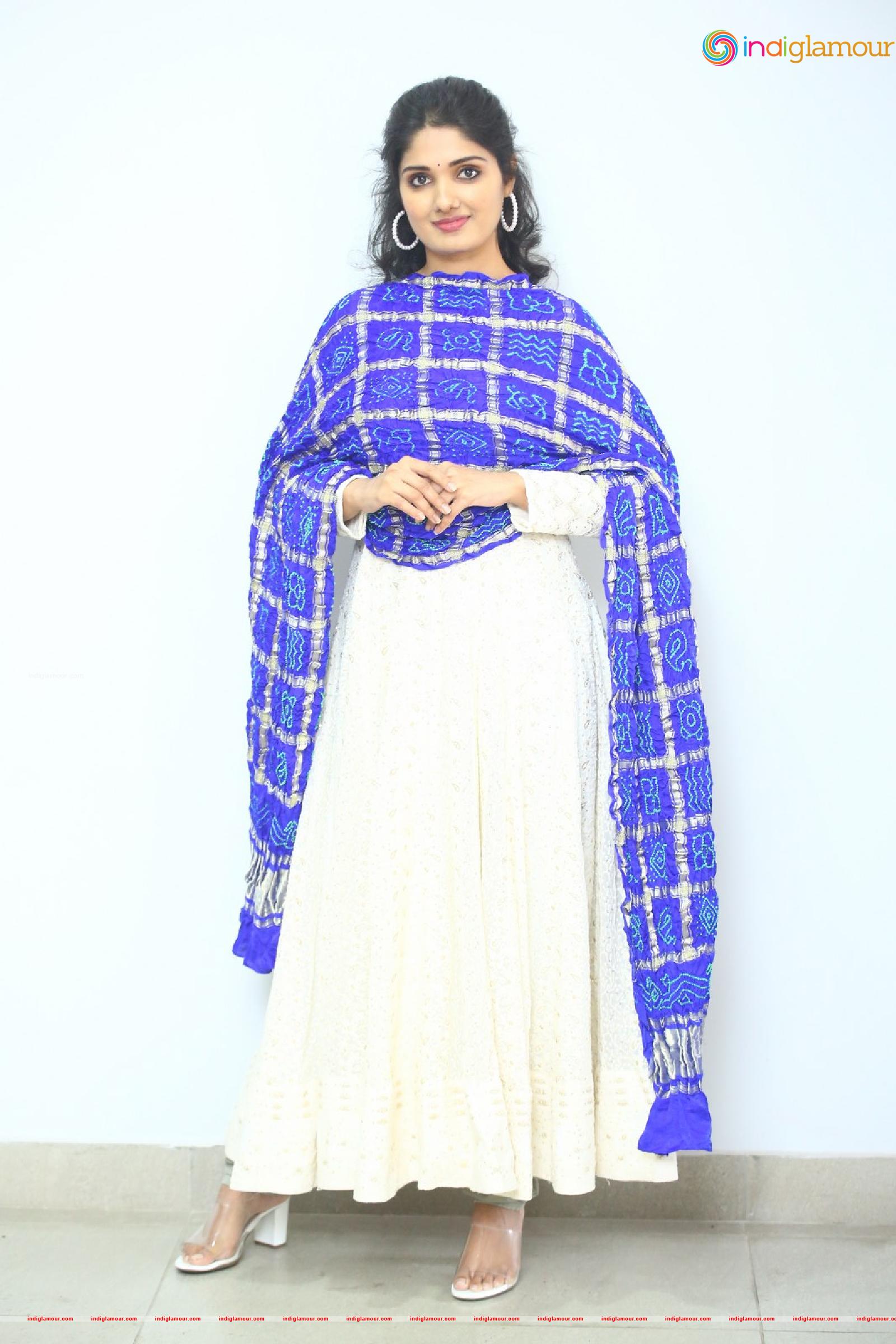Geeth Saini Actress hd photo