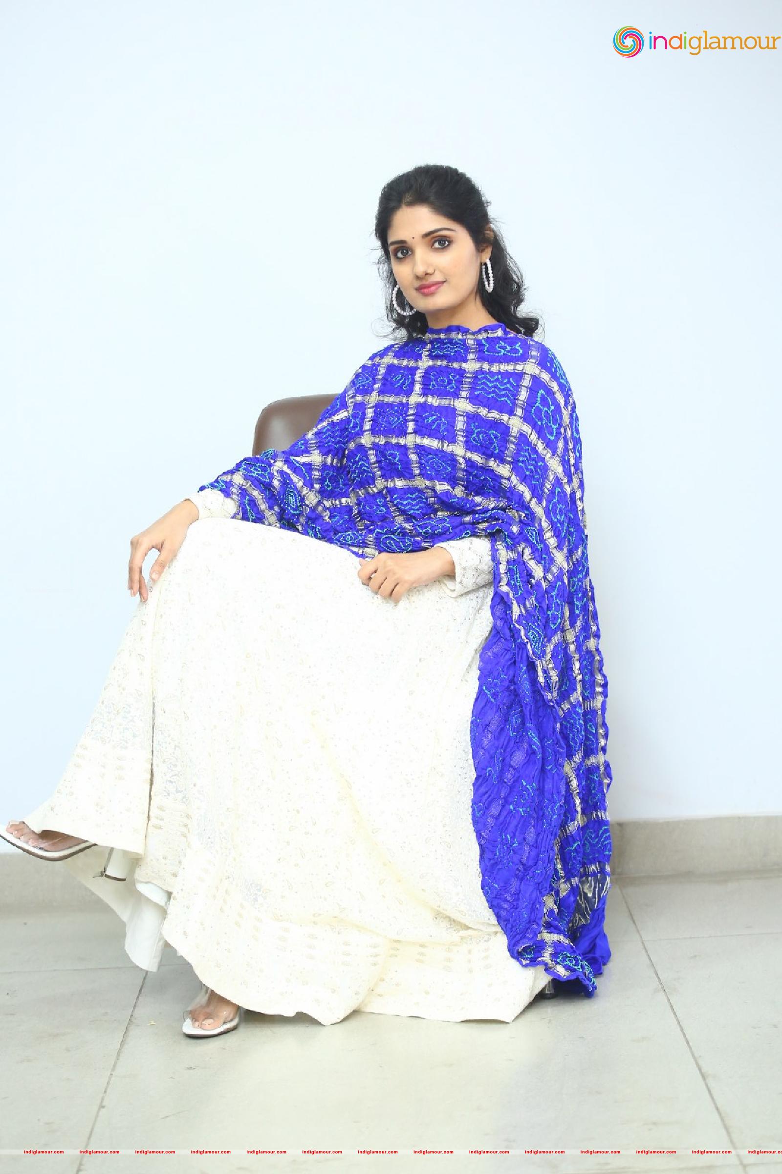 Geeth Saini Actress hd photo