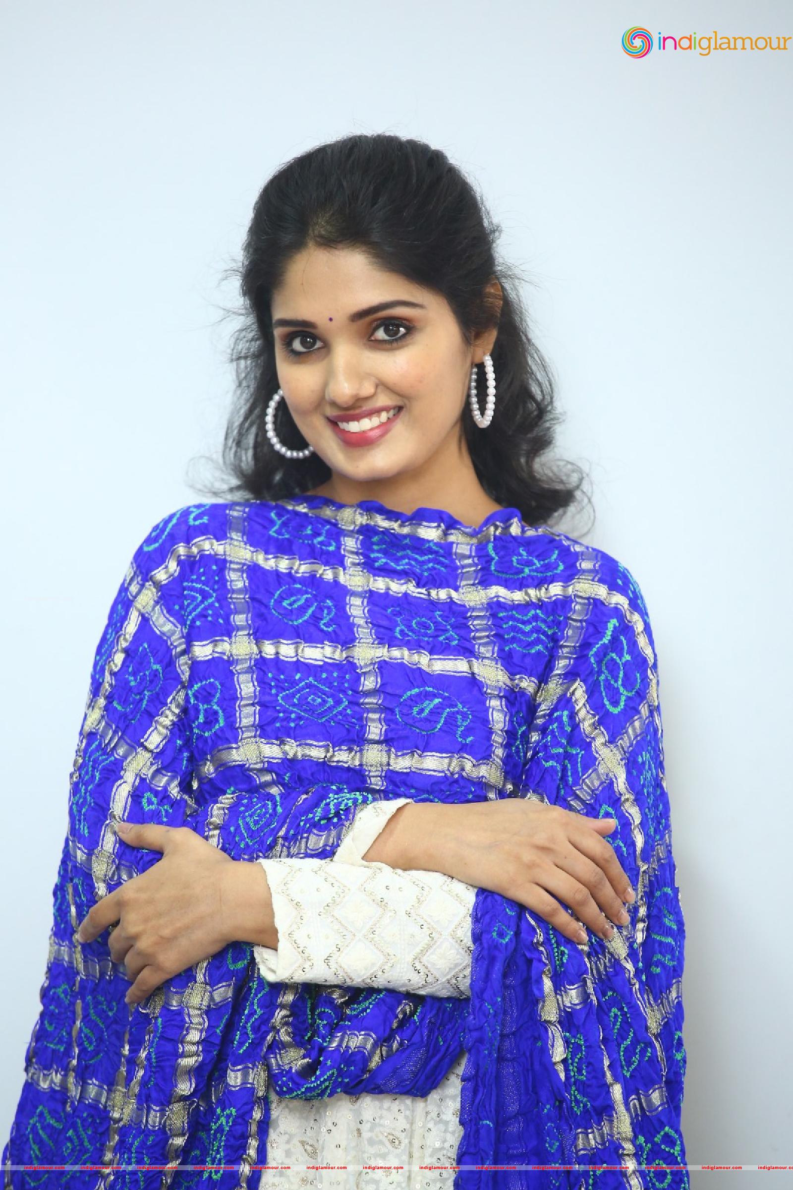 Geeth Saini Actress hd photo