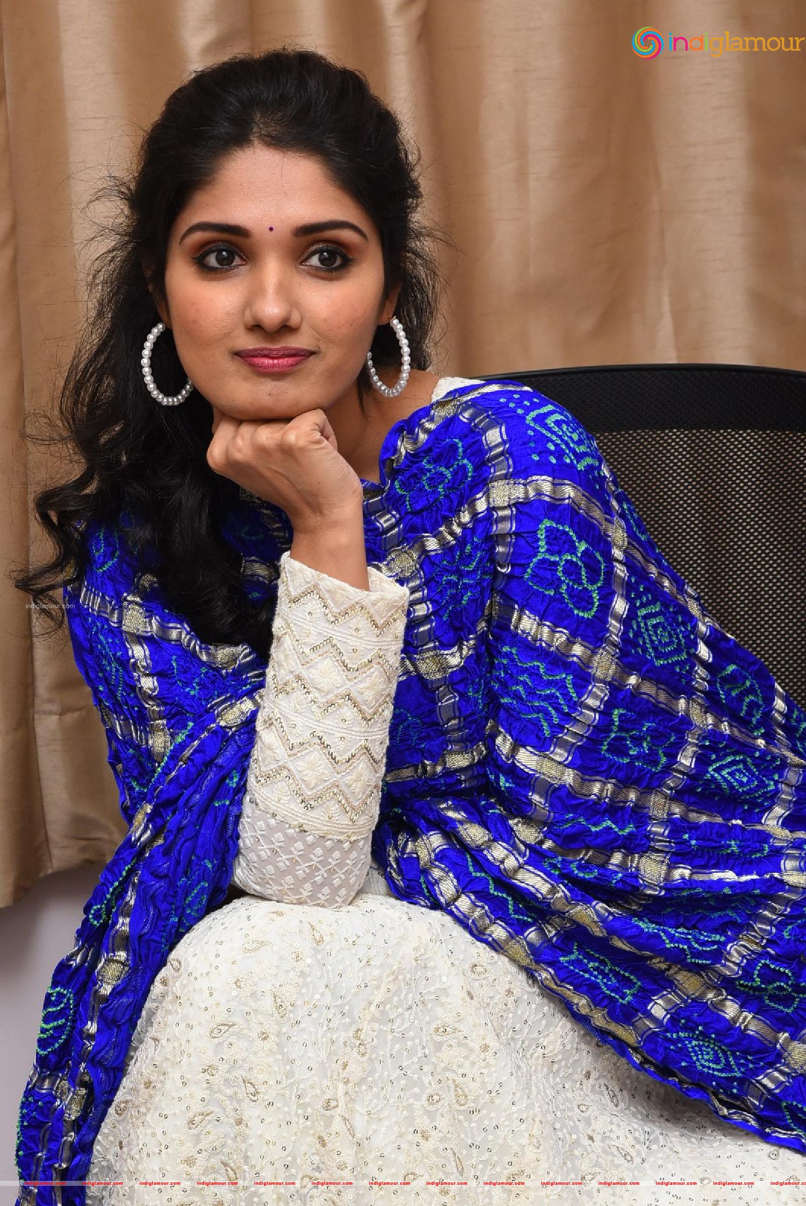Geeth Saini Actress hd photo