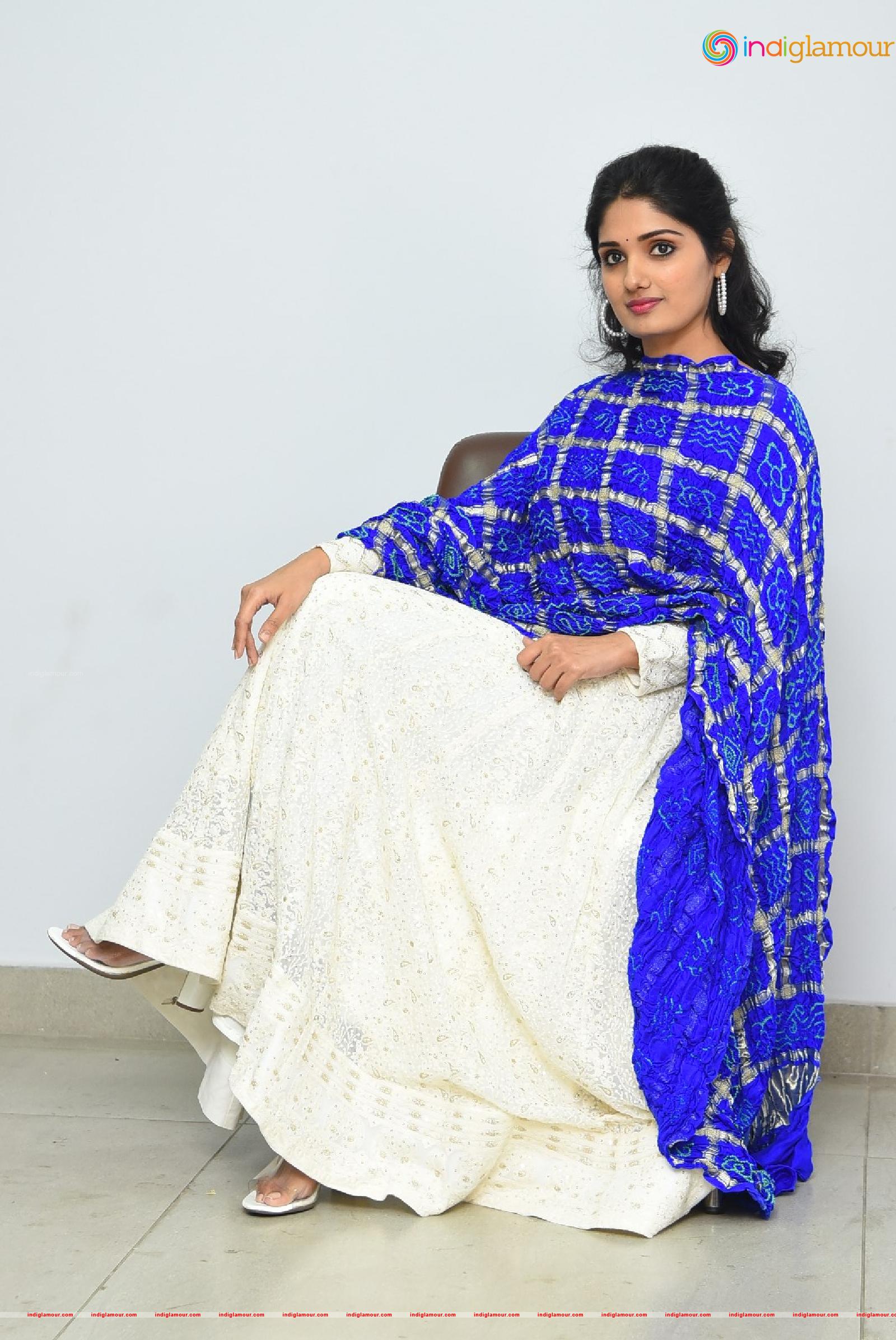 Geeth Saini Actress hd photo