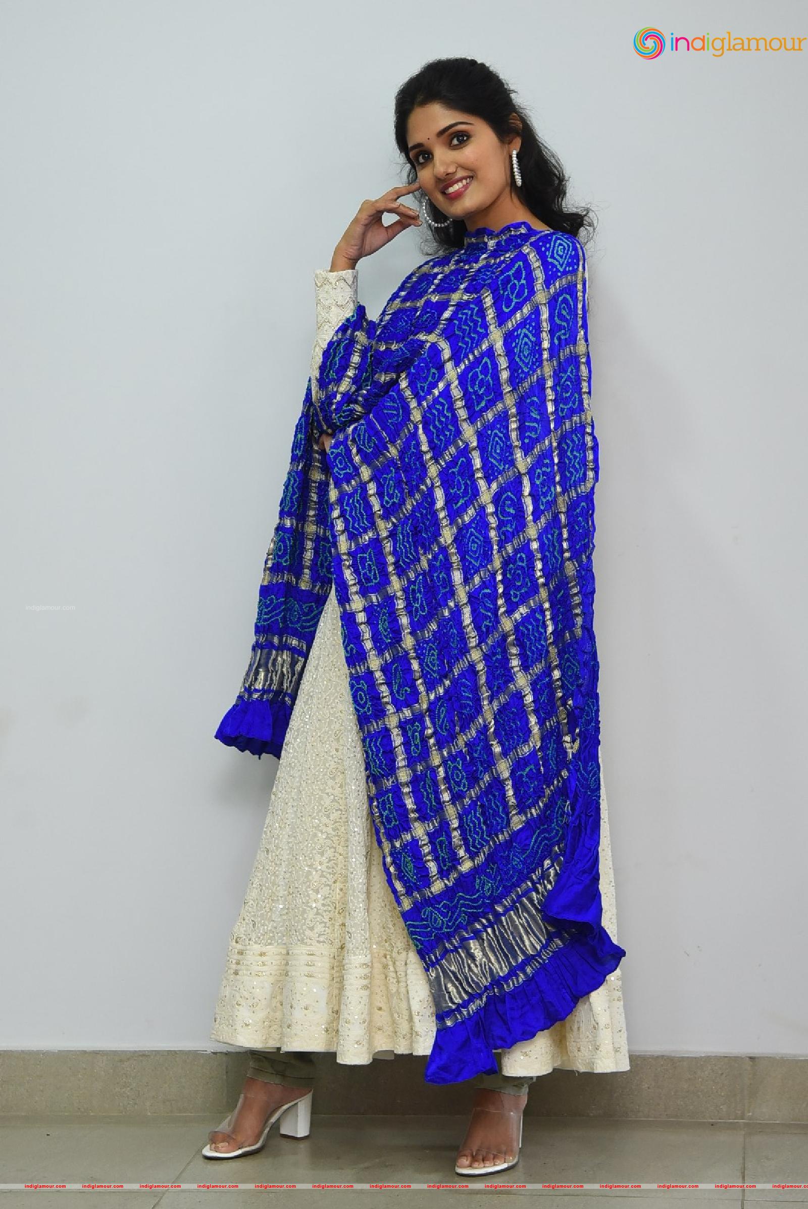 Geeth Saini Actress hd photo