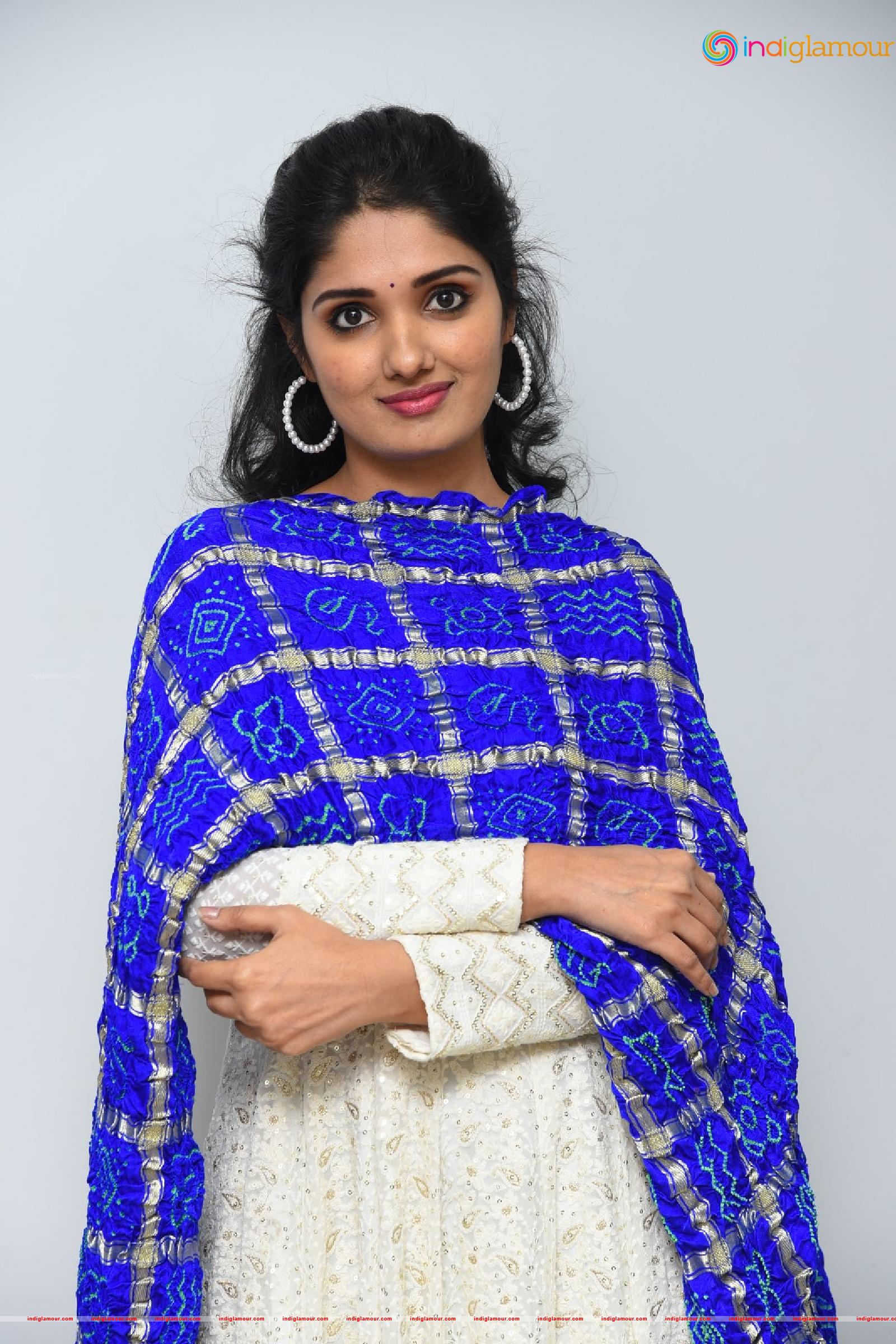 Geeth Saini Actress hd photo