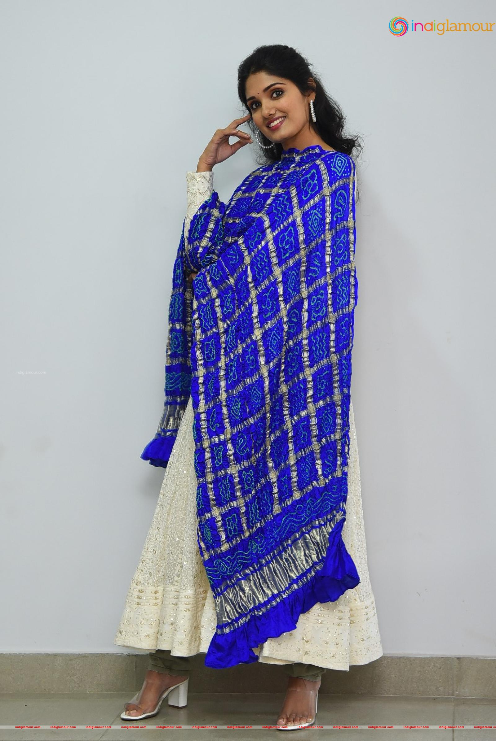 Geeth Saini Actress hd photo