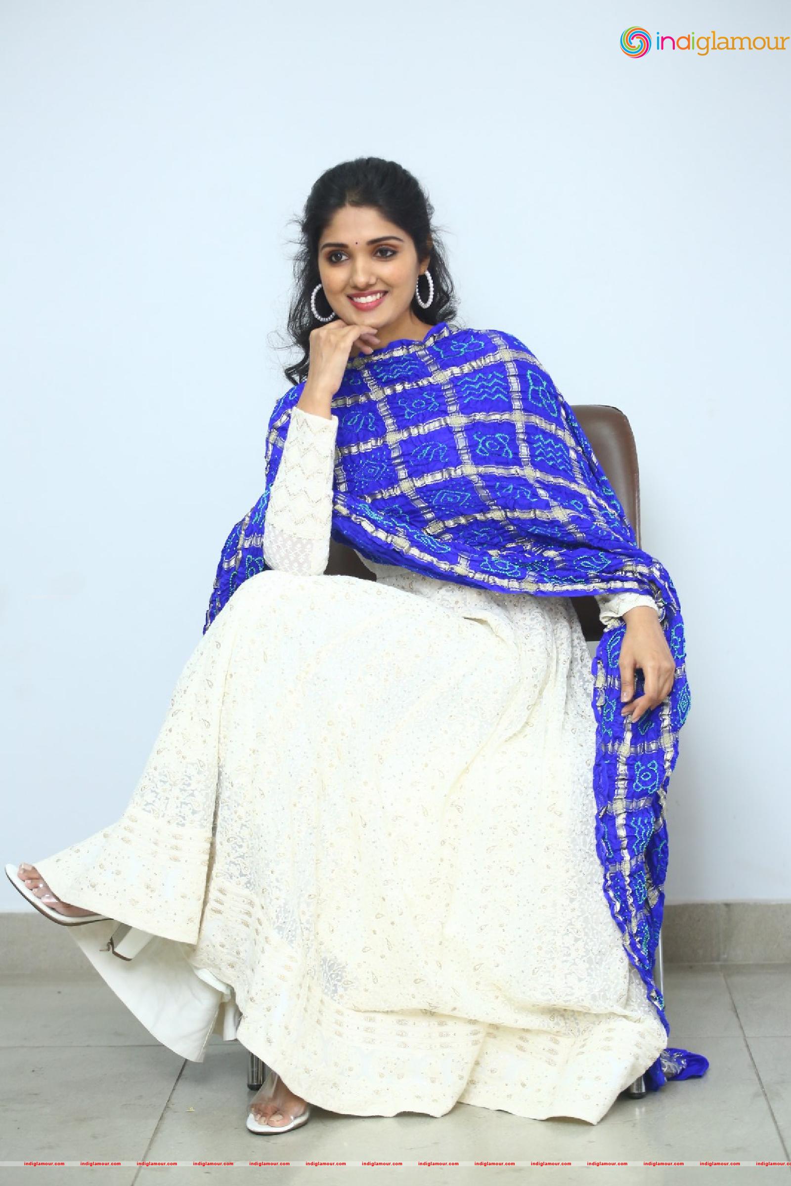 Geeth Saini Actress hd photo