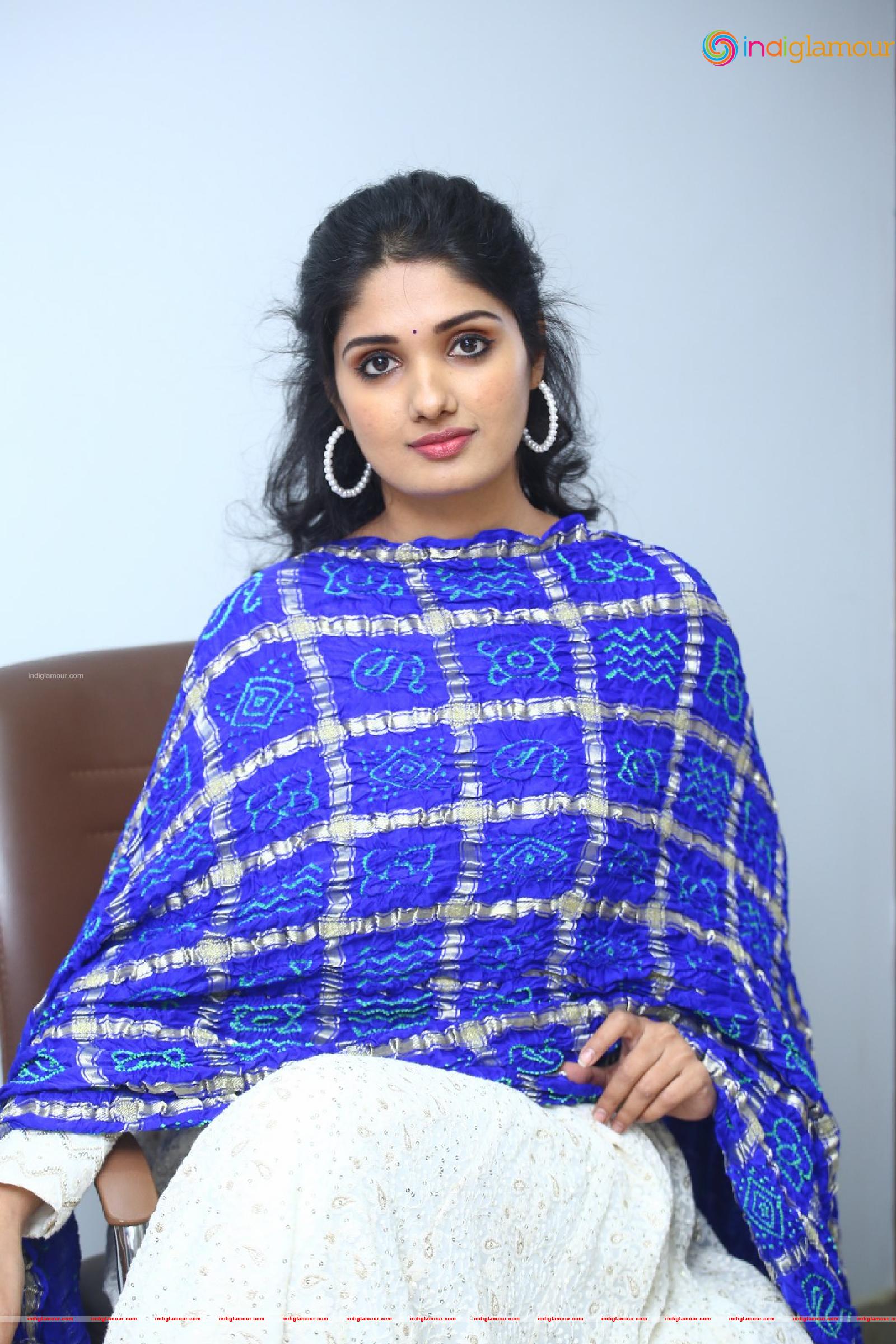 Geeth Saini Actress hd photo